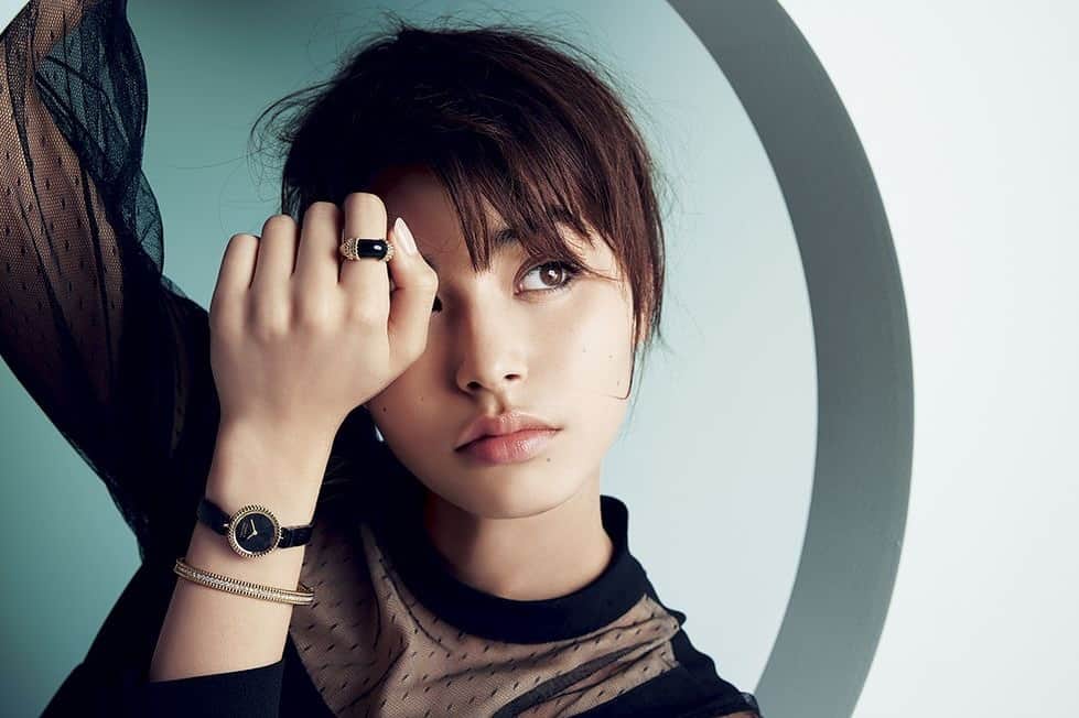 静華ジャズミンのインスタグラム：「@25ansjp x @vancleefarpels  December issue」