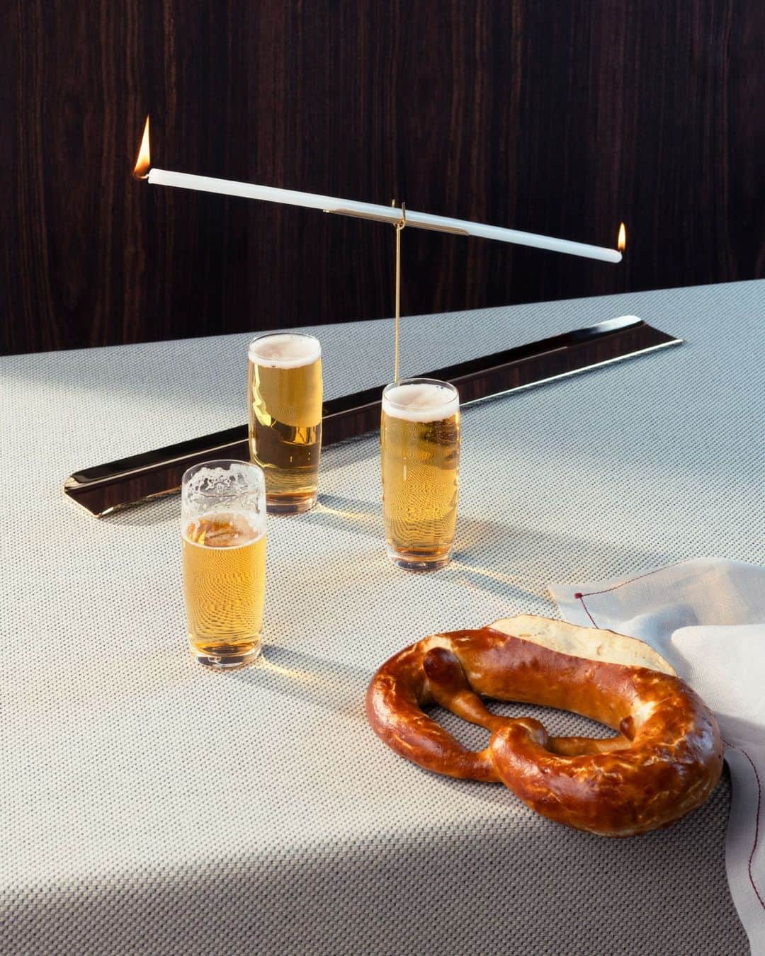 Wallpaperのインスタグラム：「In our latest issue, we help you add effervescence to any event with showstopping cocktails and canapés.⁠ ⁠ Pictured here are the ‘Vita Balanza’ candleholder by @marremoerel for @santacole, ‘Wiener Stutzen’ beer tumblers by @valentinitsch_design for @lobmeyr, napkin by @campante.tableware, and ‘Felix’ fabric in Angular by @maharamstudio.⁠ ⁠ For more on this story, see the link in bio or Wallpaper’s December issue, on newsstands now.⁠ ⁠ 📸: @albdorf⁠ Interiors: @ollymason0⁠ Entertaining director: @melina_keays⁠ ⁠ #wallpapermagazine #entertaining #interiors #homeware #beer #marremoerel #santacole #tinovalentinitsch #lobmeyr #campante #maharamstudio」