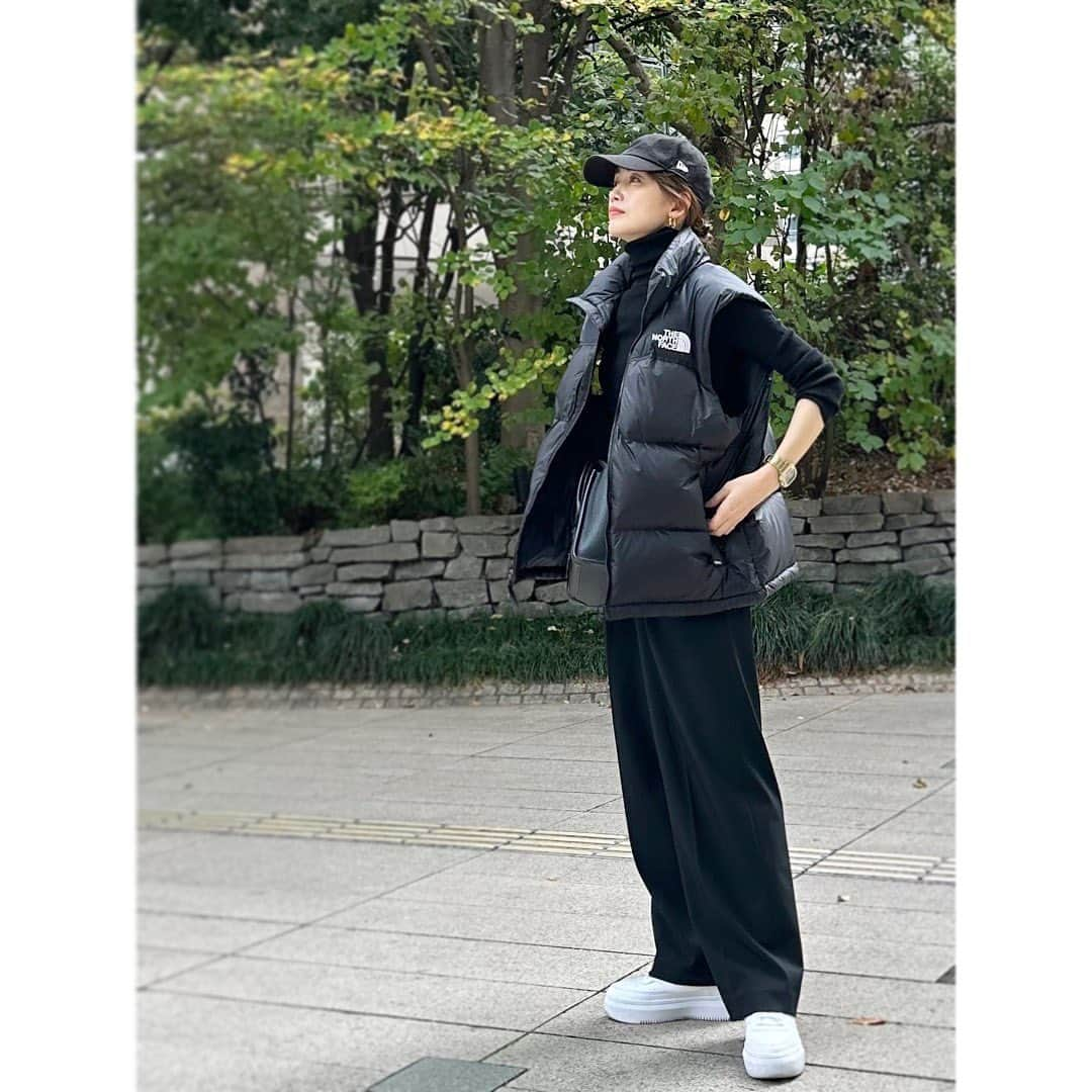 武藤京子さんのインスタグラム写真 - (武藤京子Instagram)「* * 韓国で買った @thenorthface のダウンベストに @anyahindmarch × @seijoishii1927  のエコバッグ * どんどん増えるエコバッグ * もはや エコでも何でもない説🙄 * #thenorthface #celine  #anyahindmarch  #seijoishii  #nike  #アメブロ更新しました」12月1日 21時02分 - kyokomuto0628