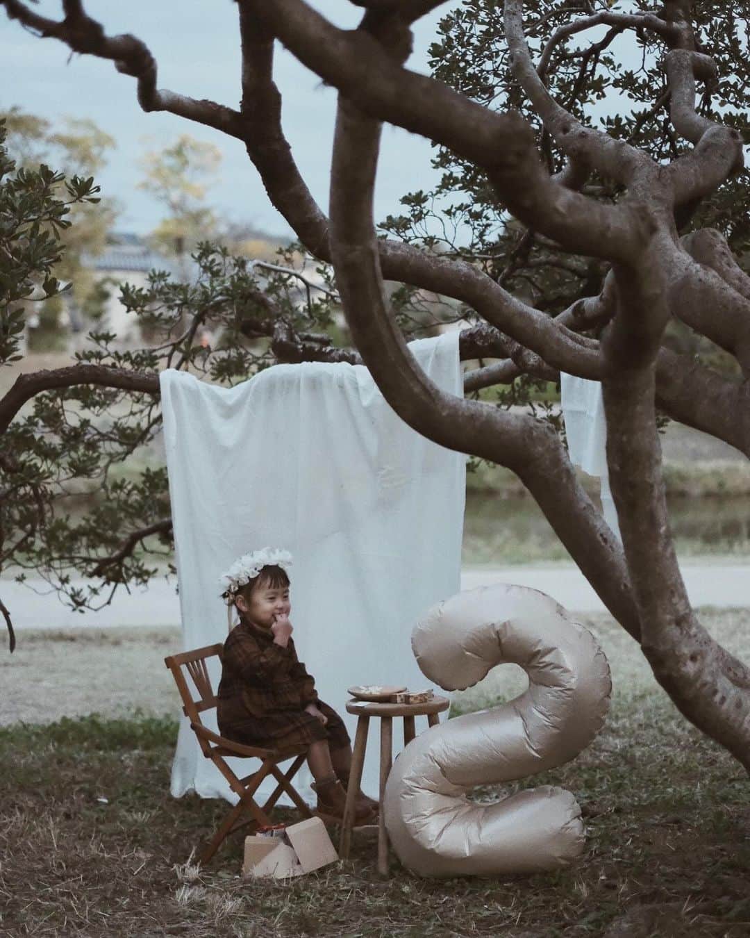 AYAのインスタグラム：「_ 笑った時に目が線になるのが私そっくり（笑）  この愛おしい気持ちは毎日更新されていくなぁぁ  載せたい写真まだまだあるけどおしまい♡  最後の📽️可愛いからぜひ見てね♡  #詩珠diary」
