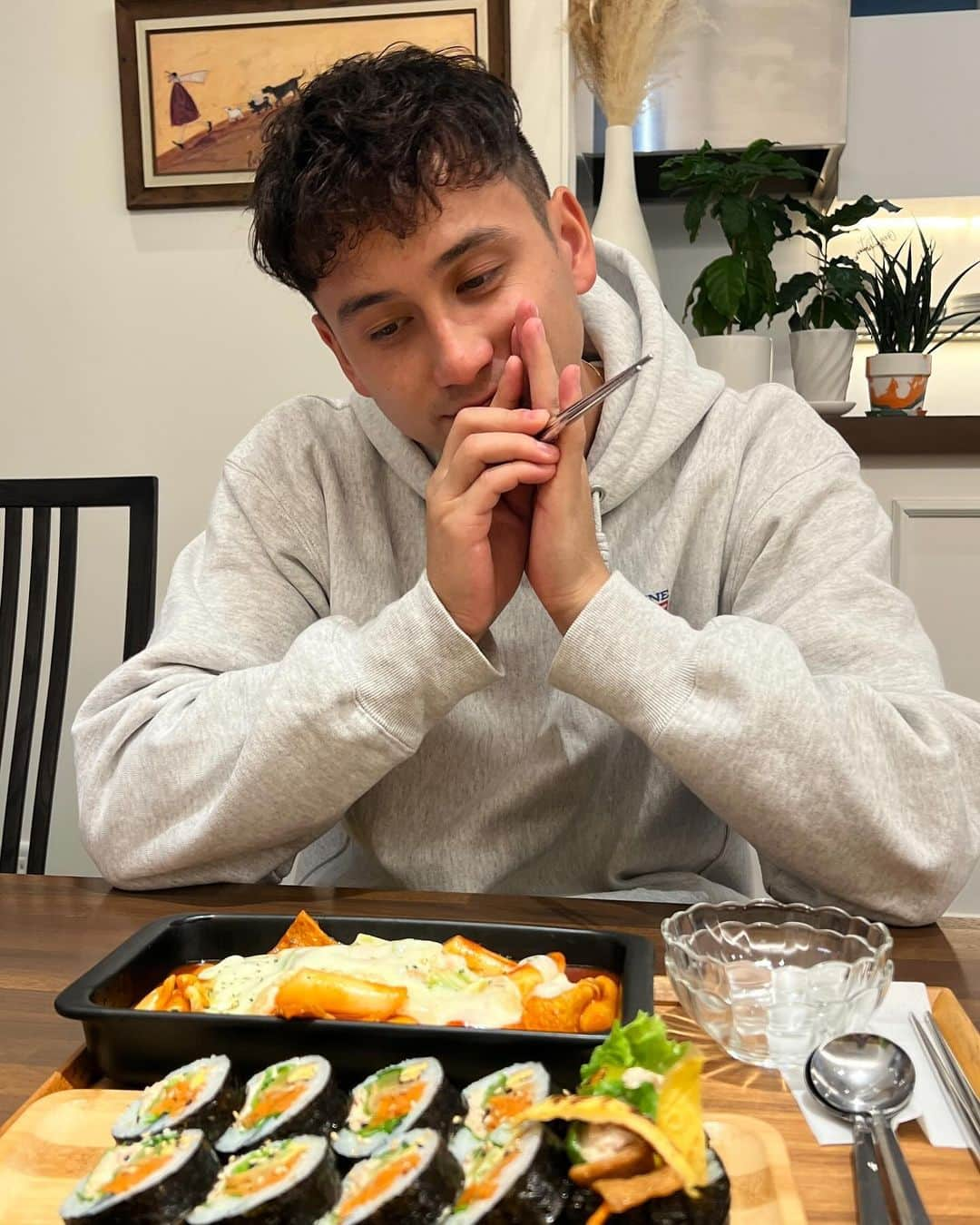 びにえみのインスタグラム：「. 今日は夫バージョン👦🏻⭐️ なんでこんなに食べたい欲無くならんのか分からん😂 次から次へと食べたいもの出てくる(笑) みんなは今1番何食べたい？！ .  #食べることが幸せ  #食と夫」