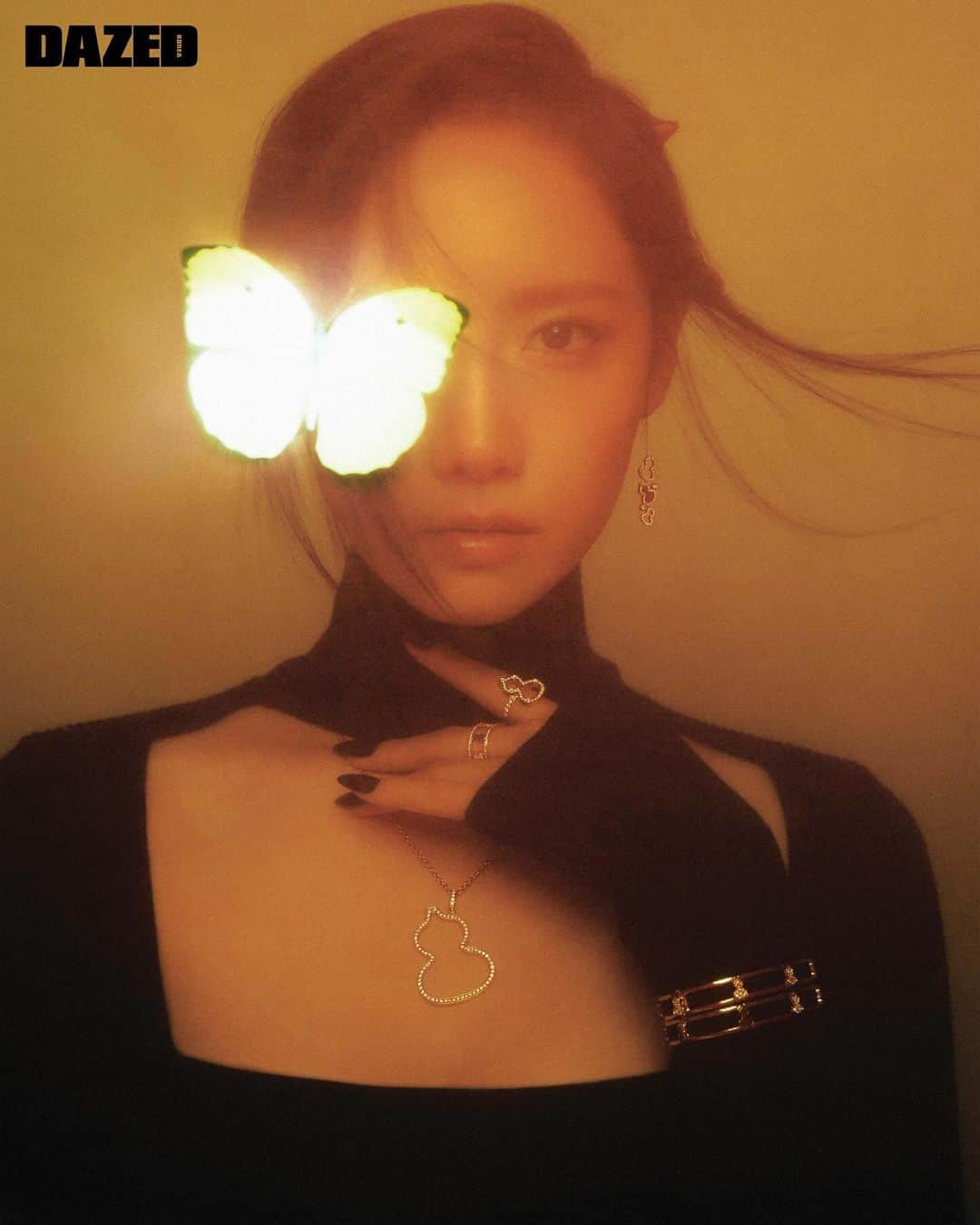 ユナさんのインスタグラム写真 - (ユナInstagram)「My favorites🖤 @dazedkorea  @qeelinjewellery」12月1日 21時07分 - yoona__lim