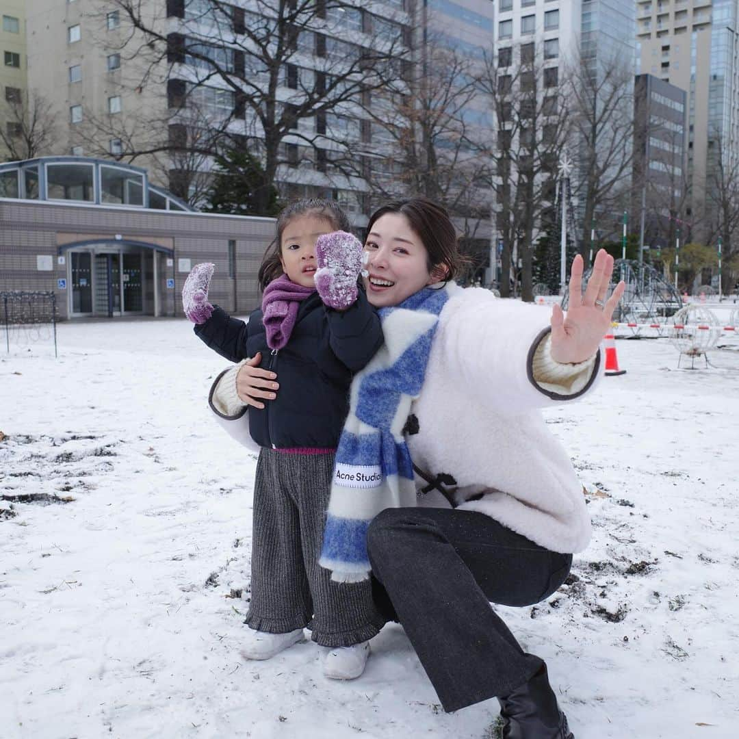 青谷優衣さんのインスタグラム写真 - (青谷優衣Instagram)「札幌❄️  初めてのエスコンフィールド。 次はマウンドに立つパパを応援しに来ようね！  球場の中にボーネルンドがあるの、最高です。 たっぷり遊ばせていただきました🤍」12月1日 21時08分 - yu__i.aoya