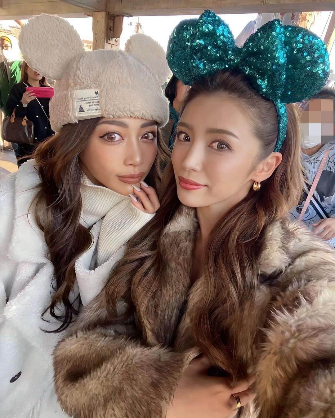 米山妃利のインスタグラム：「🫂💕 . ふつうに食い倒れディズニー🍿🥤笑 アトラクションは２つだけ乗った☺️ . 青春感じる写真思い出に載せとこ。笑 . . #disney#disneygiam#friend」