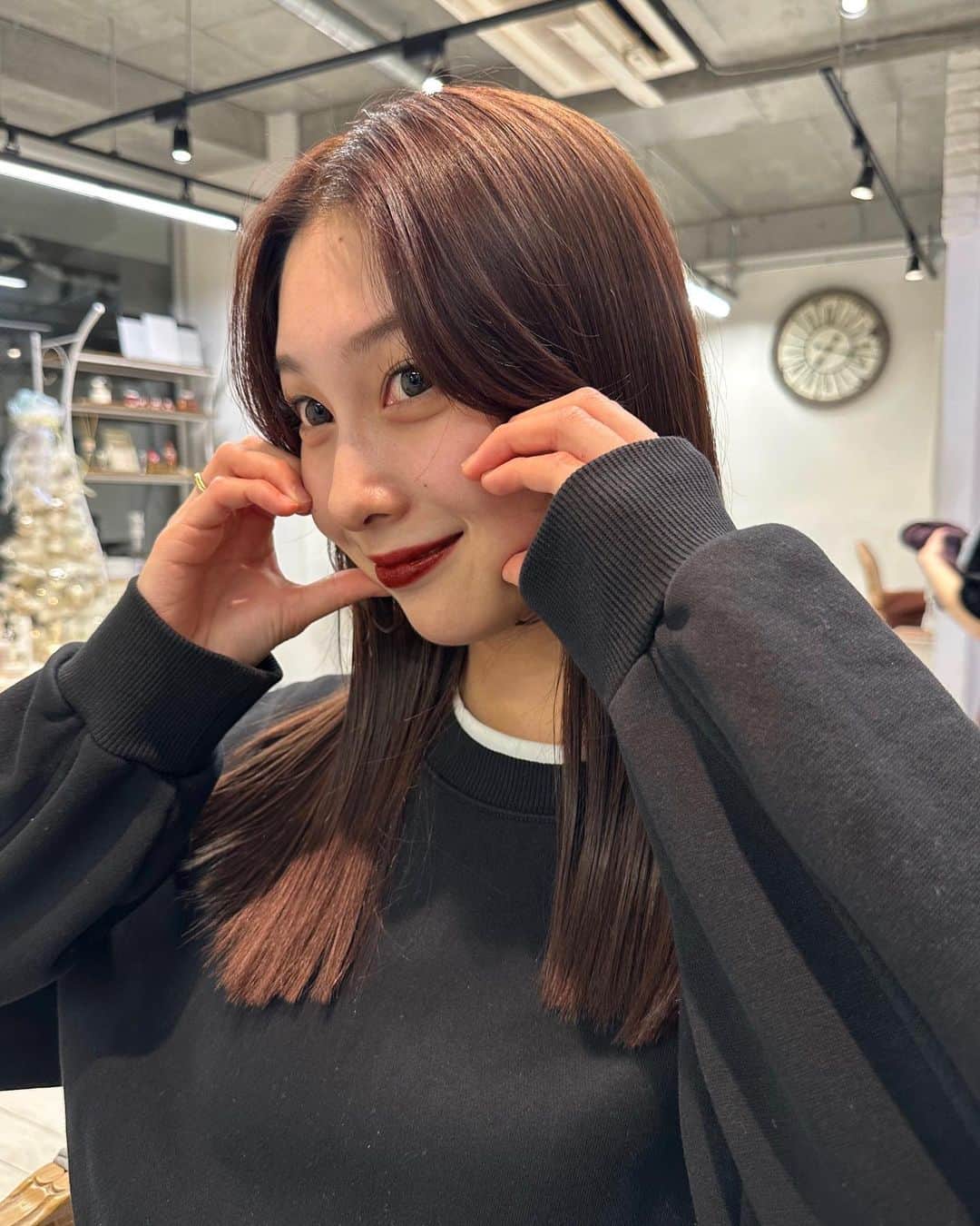 広瀬梨奈さんのインスタグラム写真 - (広瀬梨奈Instagram)「いつもありがとうございます😭 思い通りのカラーに慣れて嬉しいです！」12月1日 21時09分 - kukuriri_