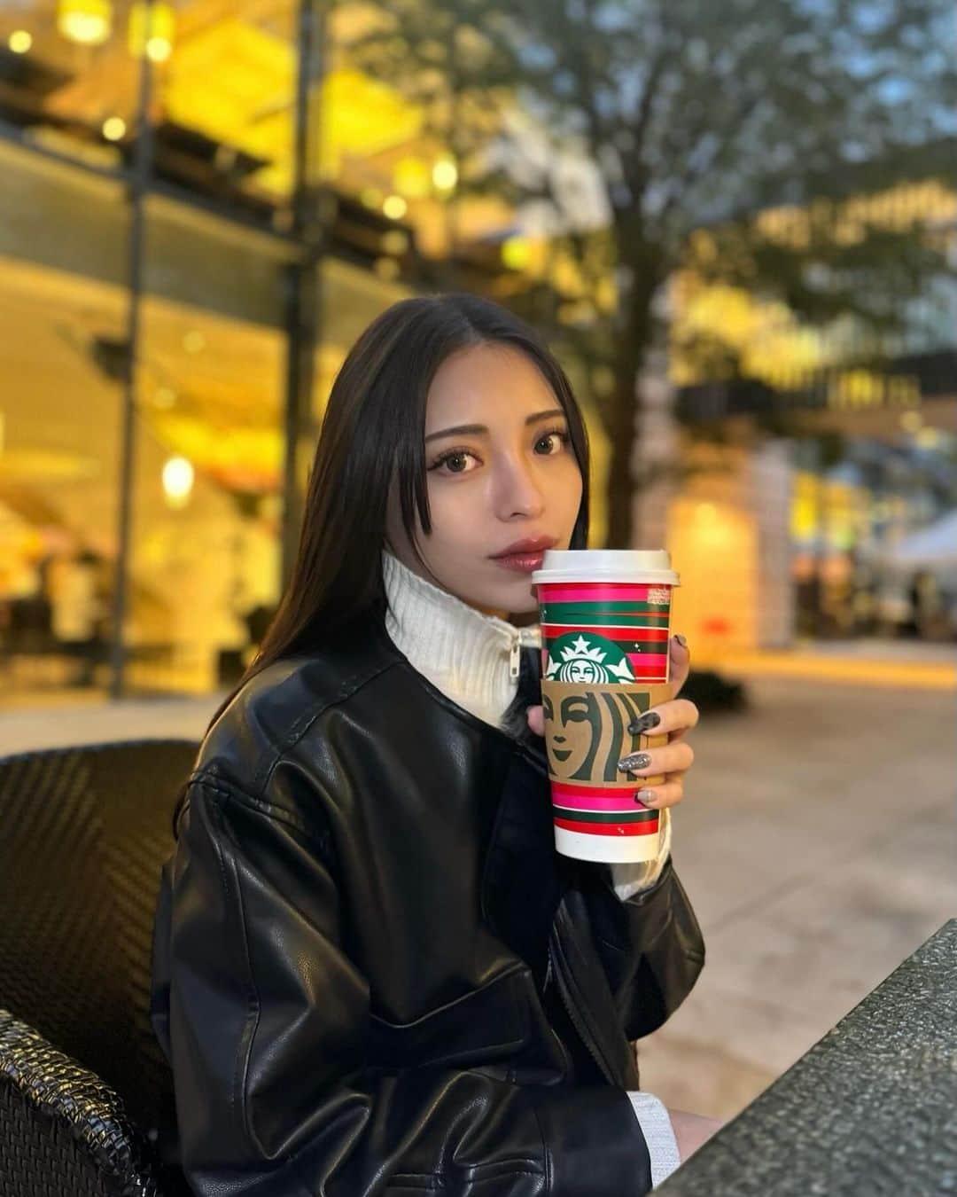 飯田りほさんのインスタグラム写真 - (飯田りほInstagram)「いつもとは違うちょっとハーフなカラコン👀 夜でも目立たせてくれるの🫶 #PR #みんカラ  #みんなのカラコン  #カラコン #カラコンレポ  #カラコンレビュー」12月1日 21時20分 - rrri_ho