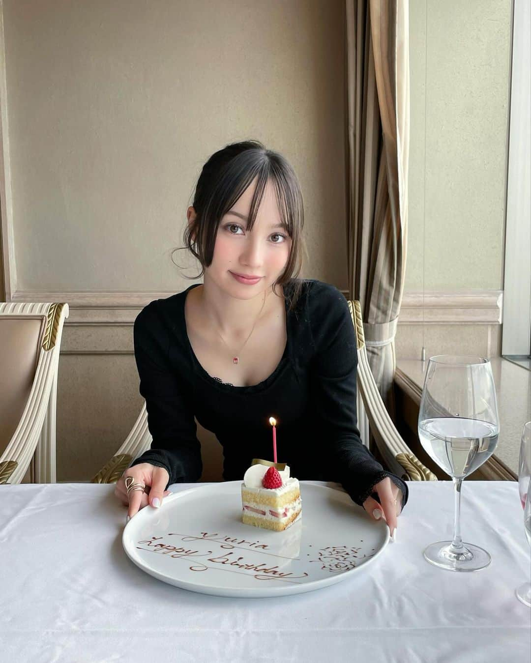 神谷侑理愛さんのインスタグラム写真 - (神谷侑理愛Instagram)「19歳になりました💐 ⁡ お祝いして下さった方、有難う御座います！👶🏻 ⁡ 19歳は皆さんに今まで以上に沢山のご報告が出来るよう頑張ります🤝🏻 ⁡ ラストティーン楽しみます🐉」12月1日 21時21分 - yuria_kamiya