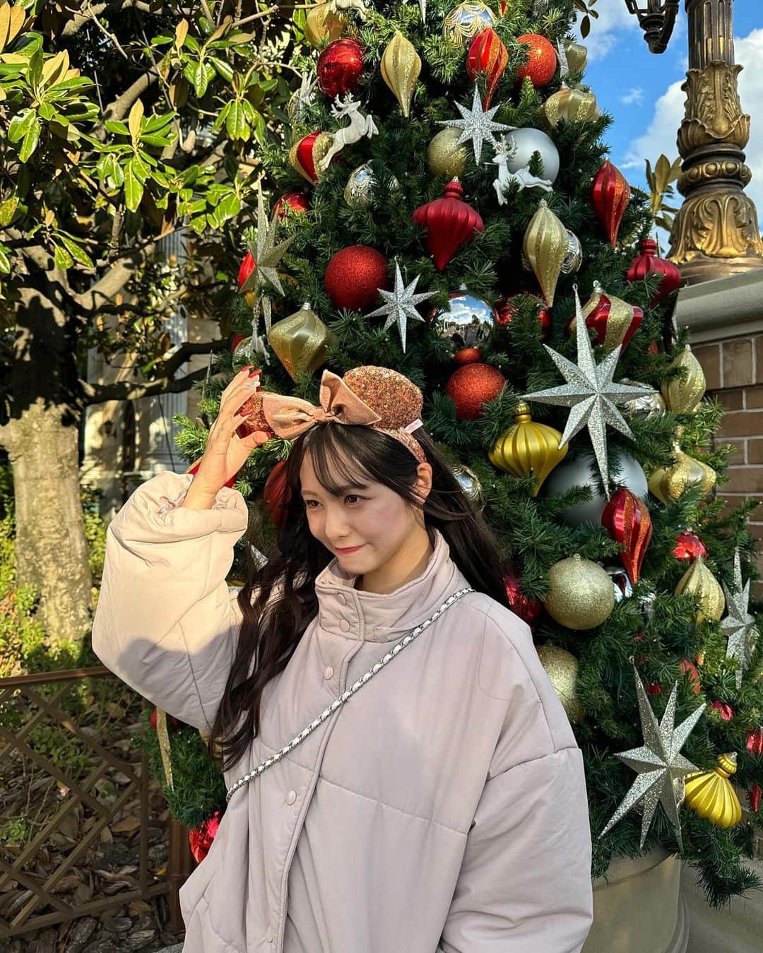 石川涼楓さんのインスタグラム写真 - (石川涼楓Instagram)「今日から12月ですね、あっという間~ 今月も一緒に頑張りましょう☺️ ・ ・ ・ ・ 写真はディズニーの時のだよ🧸 クリスマスディズニーあと2回は行く予定✌︎」12月1日 21時24分 - suzuka__0510