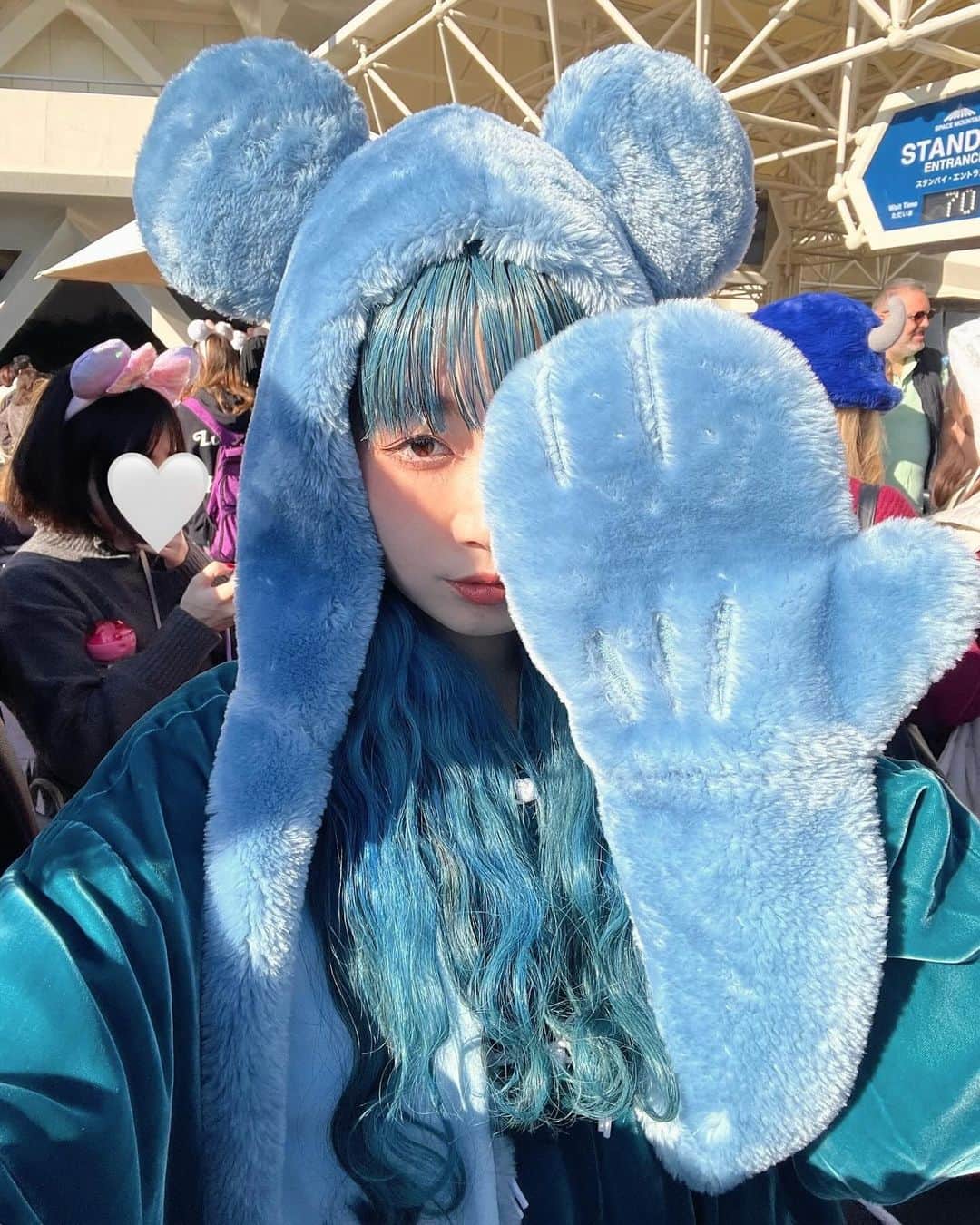 らてのインスタグラム：「1年に一度は絶対ディズニー行きたい」