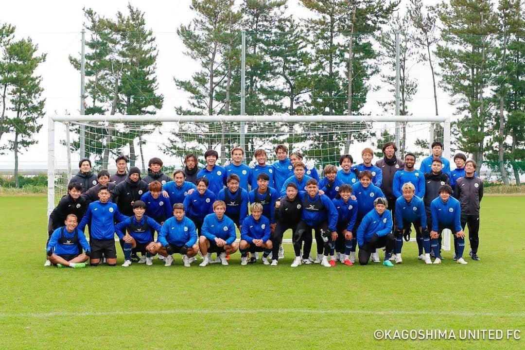 鹿児島ユナイテッドFCのインスタグラム：「2023シーズン最終戦⚽️ ガイナーレ鳥取戦まで、後1️⃣日🔥  いよいよ明日❗️ 鹿児島のチカラをひとつに。🌋 全員で勝利を掴み取りましょう‼️  🏆2023明治安田生命J3リーグ第38節 🆚ガイナーレ鳥取 🗓12/2(土)14:00キックオフ 🏟Axisバードスタジアム  #大島康明 小幡直嗣 佐々木将貴 弓谷蓮 甲斐智大 木内隆太 古川将也 鮫島翼 棈松聖捺 柴原優 為強志 渡辺奏太  #泉森涼太 #ウェズレイ #広瀬健太 #薩川淳貴 #渡邉英祐 #千布一輝 #有田光希 #ロメロフランク #五領淳樹 #松山健太 #野嶽寛也 #木出雄斗 #星広太 #福田望久斗 #山本駿亮 #圓道将良 #堀江貴大 #岡本將成 #藤本憲明 #端戸仁 #山口卓己 #戸根一誓 #木村祐志 #大内一生 #鈴木翔大 #中原秀人 #米澤令衣 #河辺駿太郎 #武星弥」