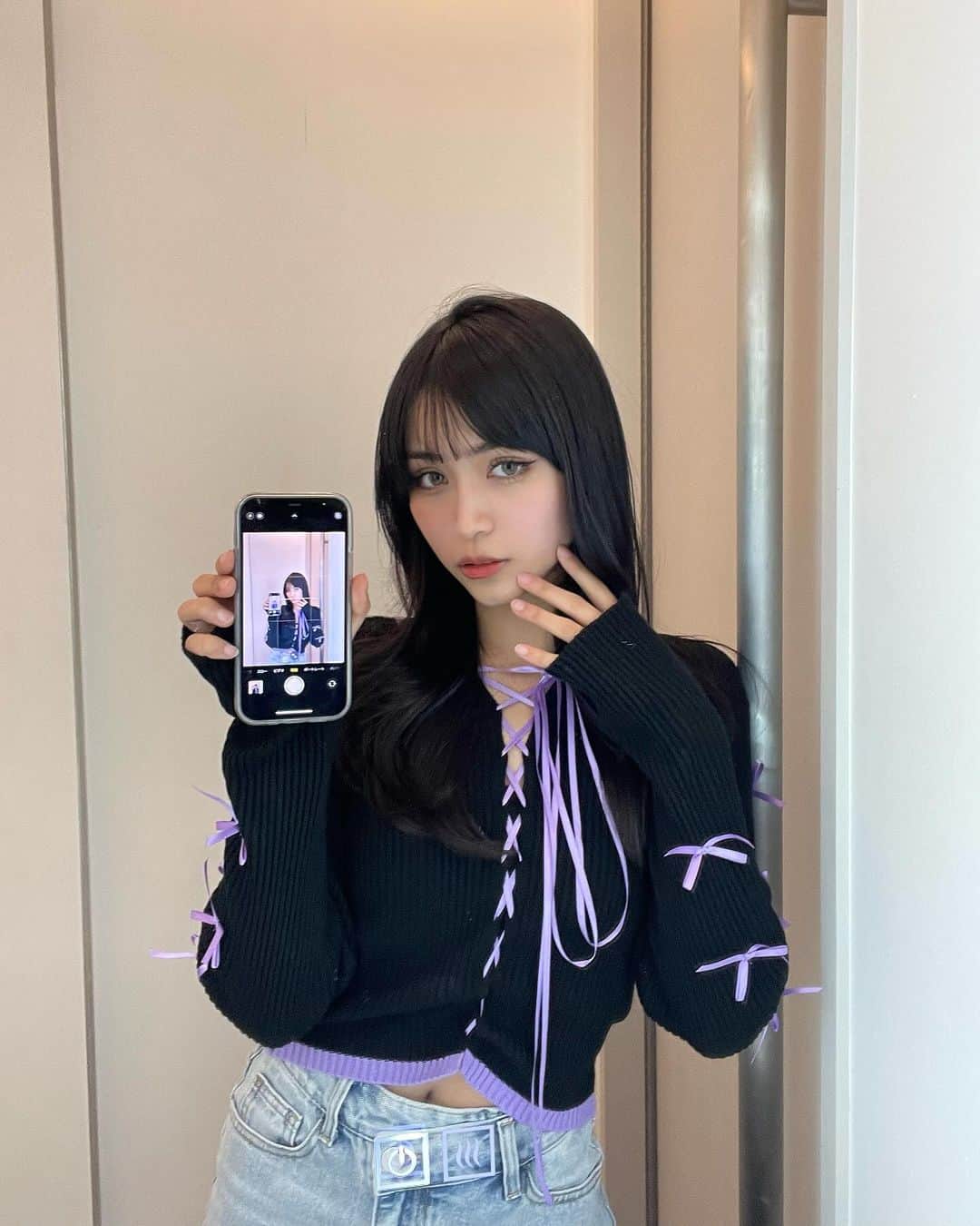 アンジーひよりのインスタグラム：「この撮り方古いとか言うな💜💙 hair by まかちん!!!! まかちん今日もありがとうございました(´・へ・｀)♡」