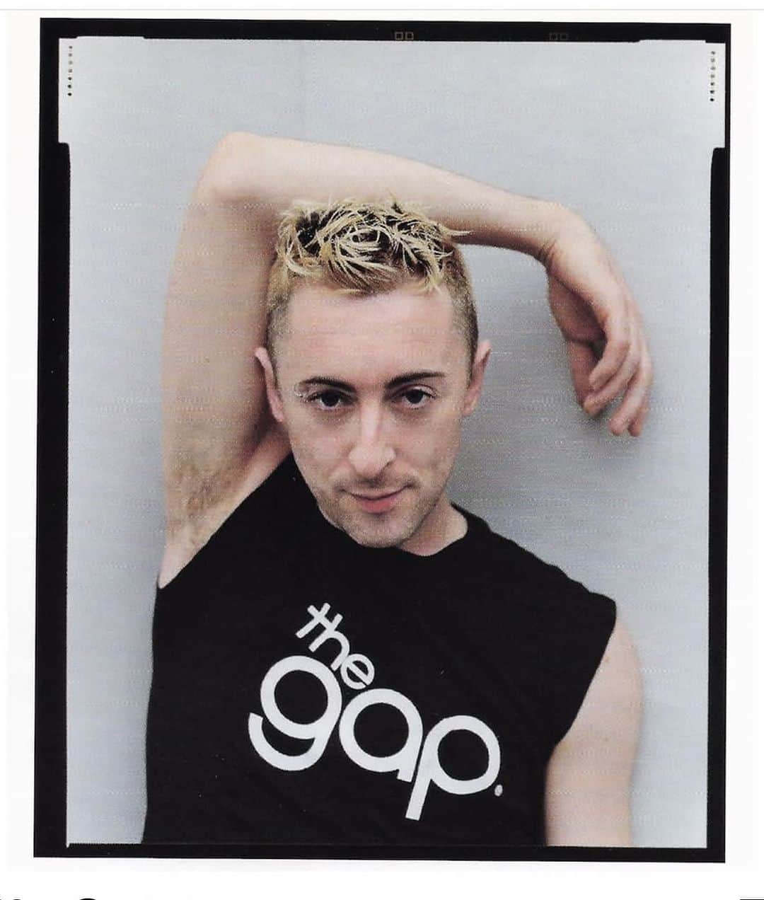 アラン・カミングのインスタグラム：「Me in a gap ad, 2001 #fbf」