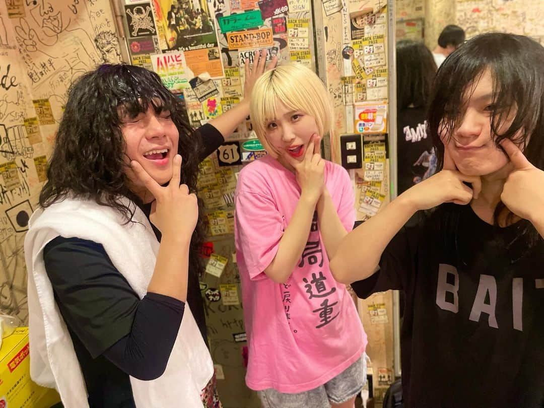 しばたありぼぼさんのインスタグラム写真 - (しばたありぼぼInstagram)「🥟 長崎！DRUM！Be-7！ リュックと添い寝ごはんと！ 今日から3日間一緒！ぶいぶい！  今日ツアー折り返し！！！ あっちゅうまやなーーー もうツアー半分しかない！！！ 2ヶ月未満で29本回ってるの冷静に考えておもろすぎ みんな来てくれて楽しんでくれてうれしいありがてゅ！ 長崎良き良きでした折り返しにふさわしい！！！ #ヤバT47都道府県ツアー 29/57 終」12月1日 21時39分 - shibata_aribobo