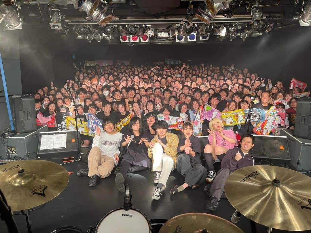 しばたありぼぼさんのインスタグラム写真 - (しばたありぼぼInstagram)「🥟 長崎！DRUM！Be-7！ リュックと添い寝ごはんと！ 今日から3日間一緒！ぶいぶい！  今日ツアー折り返し！！！ あっちゅうまやなーーー もうツアー半分しかない！！！ 2ヶ月未満で29本回ってるの冷静に考えておもろすぎ みんな来てくれて楽しんでくれてうれしいありがてゅ！ 長崎良き良きでした折り返しにふさわしい！！！ #ヤバT47都道府県ツアー 29/57 終」12月1日 21時39分 - shibata_aribobo