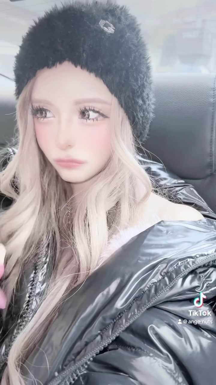 アンジェリカのインスタグラム：「アンジェの方が幸せにできるねぇー🫤」