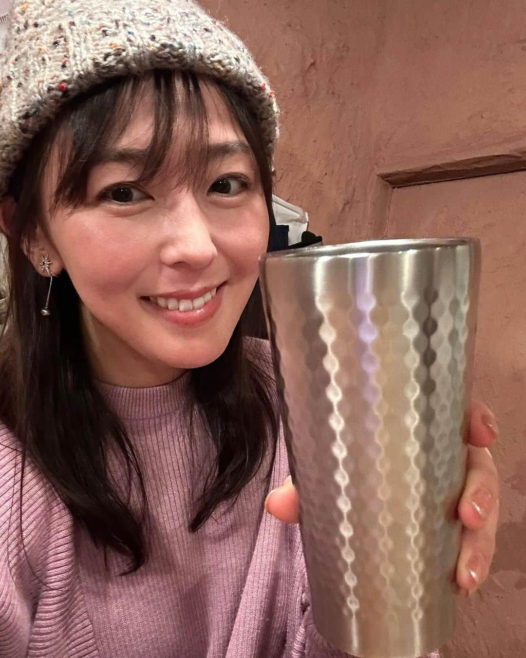 伊藤えみさんのインスタグラム写真 - (伊藤えみInstagram)「今週もお疲れ様でした🍻 寒くなってきたからここらでモコモコぬくぬくしちゃおうか⛄️🧣  #乾杯 #泡盛ソーダ割り #ウォッカソーダ割り #からの #日本酒 #飲み過ぎ注意  #冬の装い」12月1日 21時50分 - itoemi1019