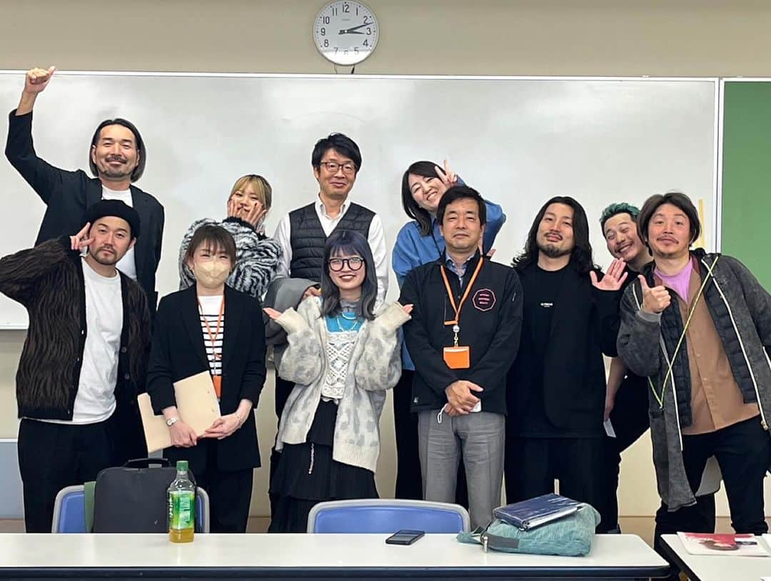 kouzuma ショートマスターさんのインスタグラム写真 - (kouzuma ショートマスターInstagram)「今日も最幸の仲間創り❣️ 宮崎の仲間も最幸‼️ 最後のプレゼンも挨拶もしびれた〜😅😅  誰とどんな時間を過ごすがて見える景色は絶対に変わるヨ😊  めっちゃ売れっ子になれよ！応援してんぞー📣  #下赤塚美容院 #下赤塚縮毛矯正 #髪質改善 #東武練馬縮毛矯正 #成増縮毛矯正 #下赤塚髪質改善 #成増美容院 #成増髪質改善 #トリートメント #ツヤ髪エステ　 #髪質改善ストレート #縮毛矯正 #美容師求人 #俺は羽田で半袖」12月1日 21時56分 - kouzuma