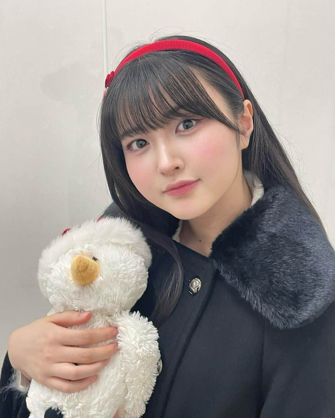 岡村美波さんのインスタグラム写真 - (岡村美波Instagram)「♡  お姉ちゃんのケープコートが可愛すぎて みいみも欲しくなっちゃってる冬💓  早く雪降らないかな〜☃️❤️  #beyooooonds #雨ノ森川海  #岡村美波 #みいみ #ぺんぺん」12月1日 21時56分 - minami_okamura.official