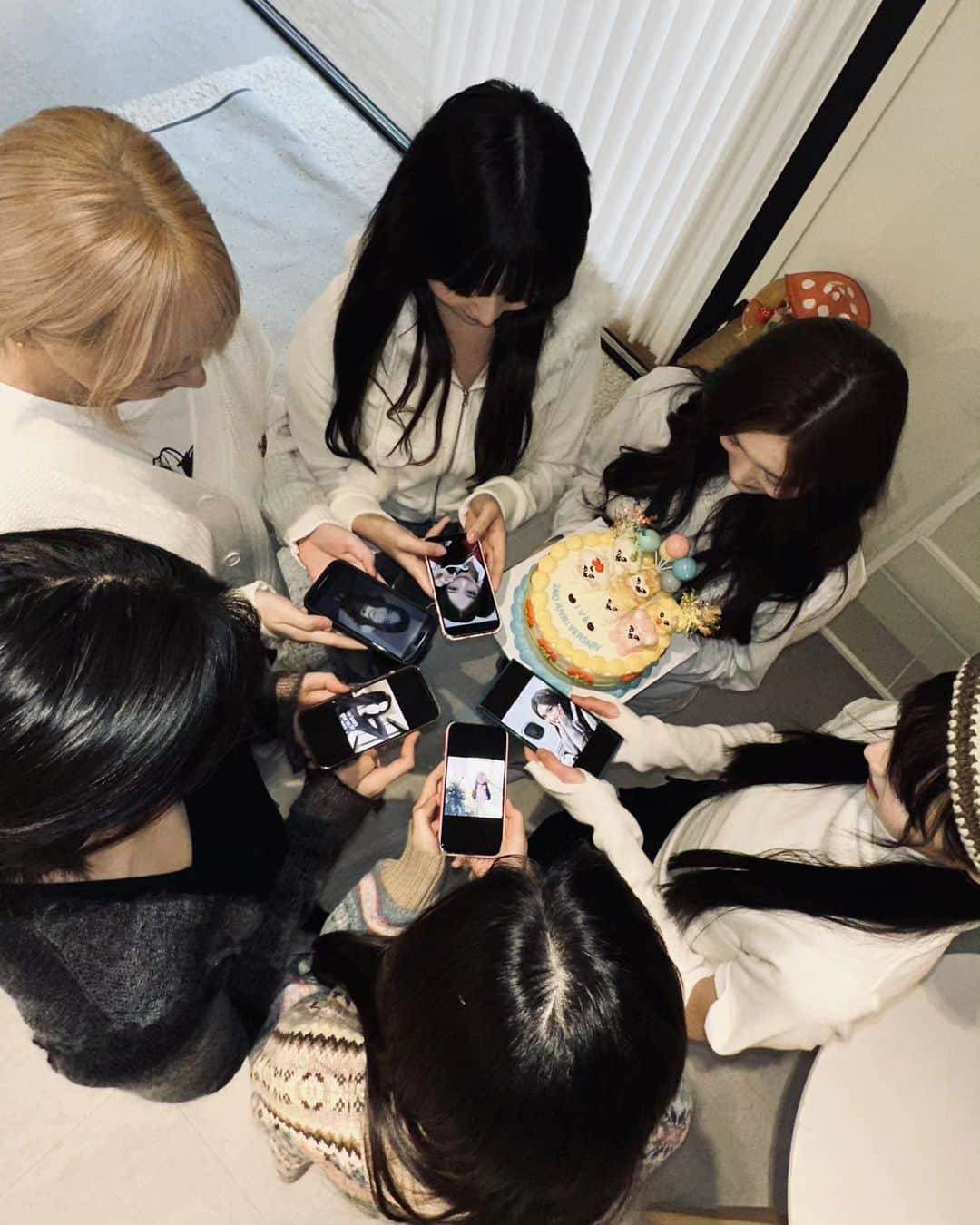 イソさんのインスタグラム写真 - (イソInstagram)「🖤」12月1日 22時07分 - eeseooes