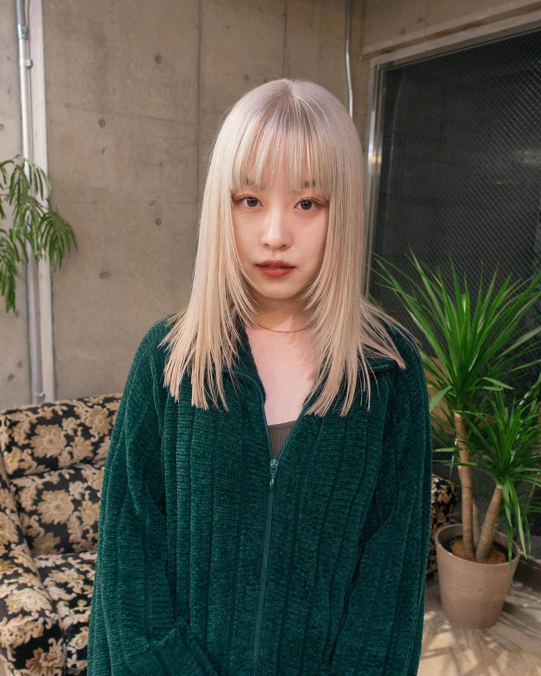 カワシリアツシのインスタグラム：「White blond⚡️」