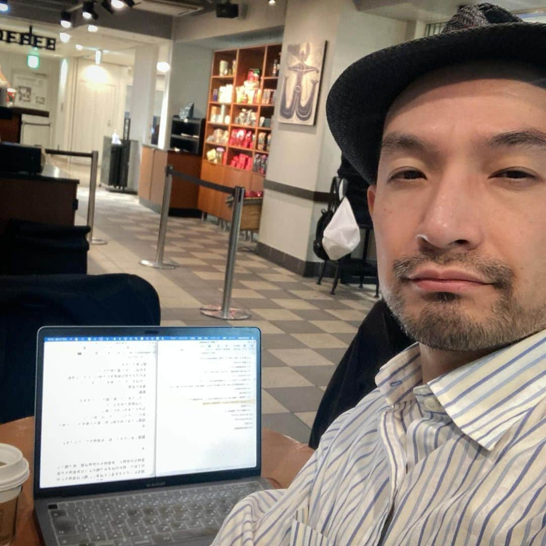 滝本竜彦さんのインスタグラム写真 - (滝本竜彦Instagram)「Hello everyone, I’m Tatsuhiko.  Today, I continued wirting my novel. Lately, I’ve set a gorl for myself as writer: to speed up and improve the efficiency of my writing process. I’ve been writing for many years, and sometimes it feels a bit monotonous. I’m Interested in pursuing other creative activities, like making music. However, to do that more extensively, I need to find more time and energy. Therefore, I’m working on making writing a smaller part of my daily life by increasing my writing speed and work efficiency. If I can achieve this, writing will become a relatively smaller task in my routine.」12月1日 22時04分 - tatsuhikotkmt