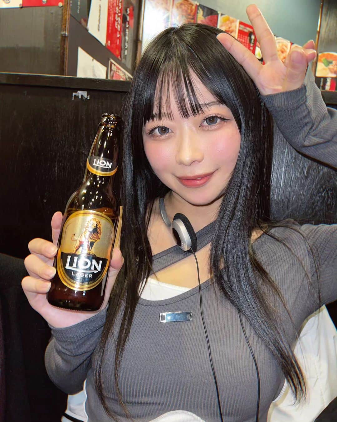 蒼猫いなさんのインスタグラム写真 - (蒼猫いなInstagram)「ビールが飲めるようになった私は最近色んな国のビールを飲むことにハマっています🤤🍺💕 . . . . . . . #グラビアモデル #グラビアアイドル #グラビア撮影 #プール開き #水着ギャル #水着 #ビキニ #プール #プール撮影会 #蒼猫いな #海 #shein #ビキニ女子 #ビキニギャル #韓国コーデ #韓国ヘア #モデル撮影 #撮影モデル #韓国ファッション #페션스타그램 #pharfaite #ootd #野球好き #チャックテイラー #チャックテイラー70s #converse #コンバースコーデ #chucktaylor」12月1日 22時05分 - inacoscos