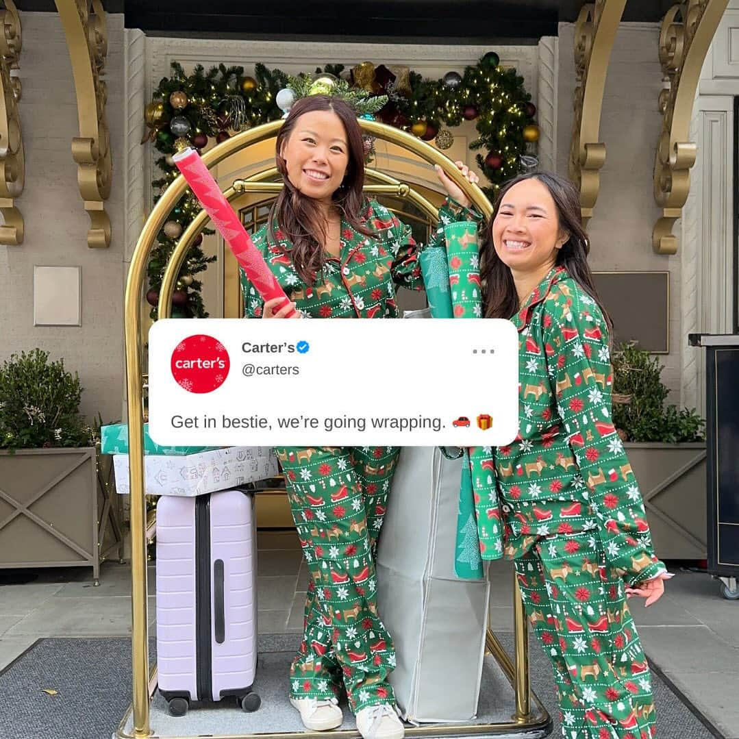 カーターズさんのインスタグラム写真 - (カーターズInstagram)「Gift Wrapping Weekend (n.) - A spirited occasion where parents check into a joyous hotel or create a holiday home oasis with dedicated alone time to check off their holiday to-dos.🎁✨   #wrappingweekend #holidayseason #giftwrapping」12月1日 22時05分 - carters