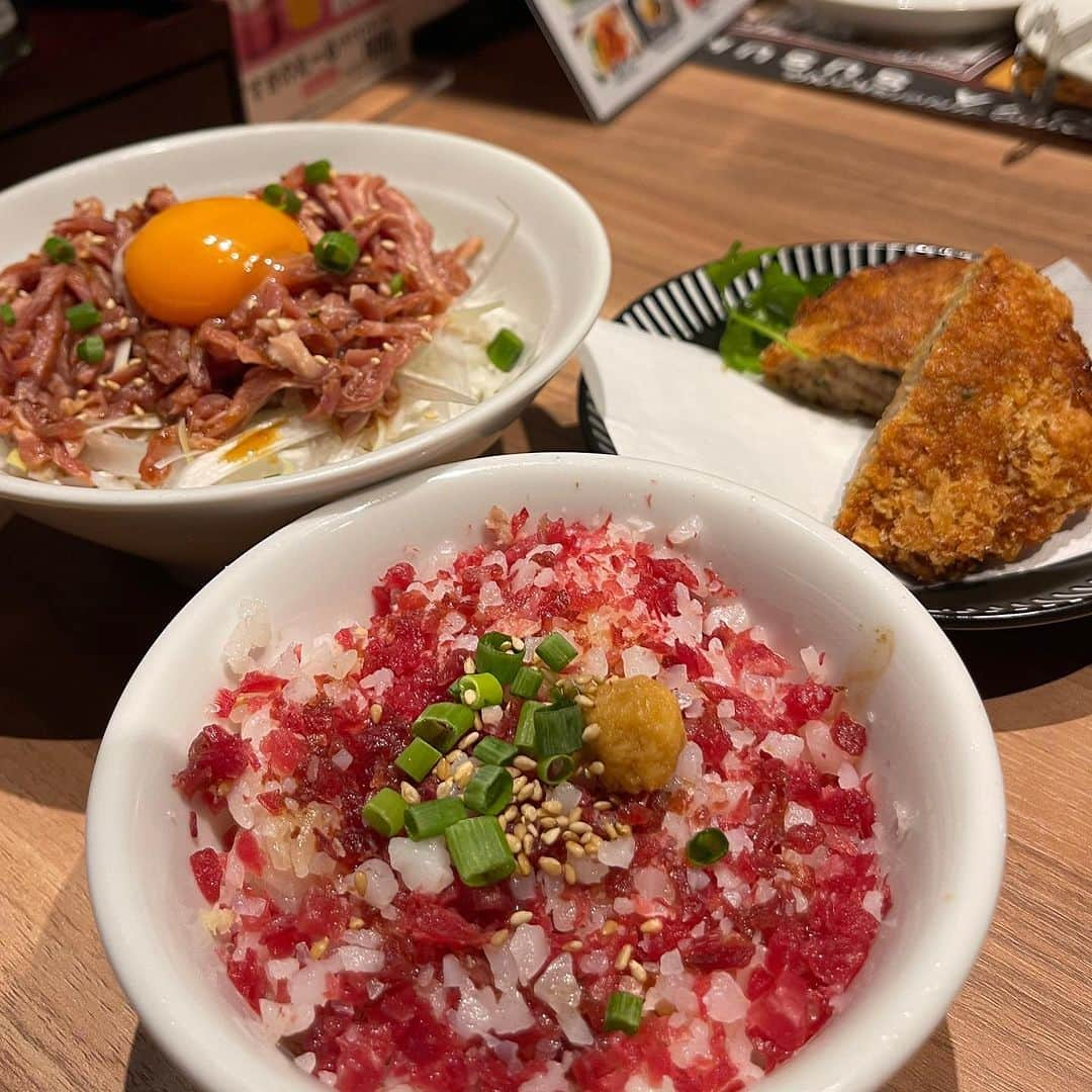 アンジェラ佐藤さんのインスタグラム写真 - (アンジェラ佐藤Instagram)「北海道ジンギスカン蝦夷屋の食べ飲み放題〜🐑𓌉𓇋 ‎🥩 @jingiskangezoya  厚切りジンギスカンやラムチョップなどお肉が美味しいのはさることながら、ミニ牛トロご飯やジンギスカンカレー、ラムつくねなどサイドメニューが豊富 の人気店✨  #北海道ジンギスカン蝦夷屋 #札幌ジンギスカン#ジンギスカン食べ放題 ＃北海道鄉士料理 #北海道吃到飽 #北海道好吃 ＃ヒンナヒンナ」12月1日 22時15分 - angela_satou