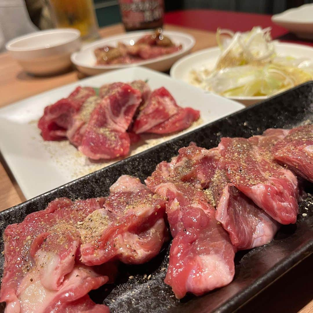 アンジェラ佐藤さんのインスタグラム写真 - (アンジェラ佐藤Instagram)「北海道ジンギスカン蝦夷屋の食べ飲み放題〜🐑𓌉𓇋 ‎🥩 @jingiskangezoya  厚切りジンギスカンやラムチョップなどお肉が美味しいのはさることながら、ミニ牛トロご飯やジンギスカンカレー、ラムつくねなどサイドメニューが豊富 の人気店✨  #北海道ジンギスカン蝦夷屋 #札幌ジンギスカン#ジンギスカン食べ放題 ＃北海道鄉士料理 #北海道吃到飽 #北海道好吃 ＃ヒンナヒンナ」12月1日 22時15分 - angela_satou