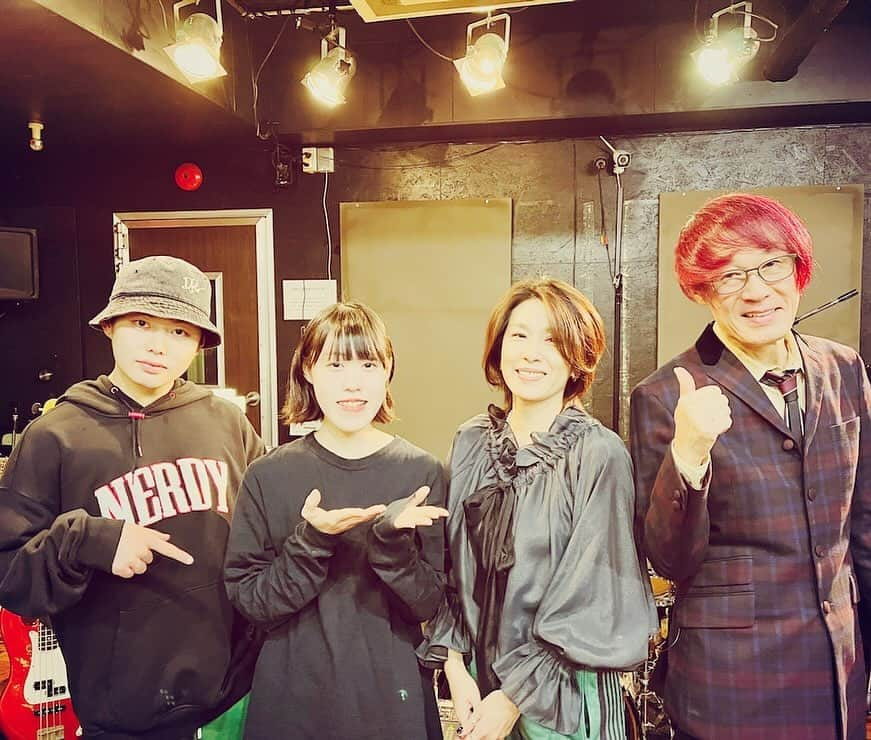 西川進さんのインスタグラム写真 - (西川進Instagram)「こんばんは！  『感情直結型ギタリスト』西川進です！！  12月に入りました！！  今月もよろしくお願いいたします！！  ＿＿＿＿＿＿＿＿＿＿＿＿＿＿＿  久松史奈さんライブツアーリハーサルも、、、  めちゃくちゃ良い感じで終わりました！！  いよいよ明日本番！！  久松史奈さん「 Fumina Hisamatsu White Rock City Tour 2023」に参加させていただきます！！  12月2日(土) BlackHole 池袋 12月9日(土) 大阪・HILLSパン工場  詳細はこちら！ https://www.fuminahisamatsu.com/live/  #久松史奈 #西川進 #打越ななみ #スマッシュルーム  ＿＿＿＿＿＿＿＿＿＿＿＿＿＿＿  そして、、、  まもなくソールドアウト！！  新しいバンドの幕開けの"瞬間"を見逃すな！！  チケットお求めはこちらから☟☟☟  2023.12.16(土)@下北沢CLUB Que ローソンチケット https://l-tike.com/sayuras/ イープラス https://eplus.jp/sayuras/  今日と明日がみなさまにとって素敵な一日となりますように、、、。  （ついお手しちゃう自分が悔しいミル）  #ミルベストショット #柴犬　#豆柴  ＿＿＿＿＿＿＿＿＿＿＿＿＿＿＿＿＿＿＿＿＿ ＿＿＿＿＿＿＿＿＿＿＿＿＿＿＿＿＿＿＿＿＿  #ミル #愛犬　#白豆柴 #白い豆柴   #sayuras　#サユラス　#西川進　#ギター #ギタリスト　#guitarist #サウンドプロデュース #スマッシュルーム　#SmashRoom #サポートミュージシャン  #レコーディング　#ソロ　#EmöSensatioN　#エモセンセイション　  #ギター教室 #音楽教室  #エモスク  #演奏　#楽器　#音楽」12月1日 22時13分 - susumu_nishikawa_5