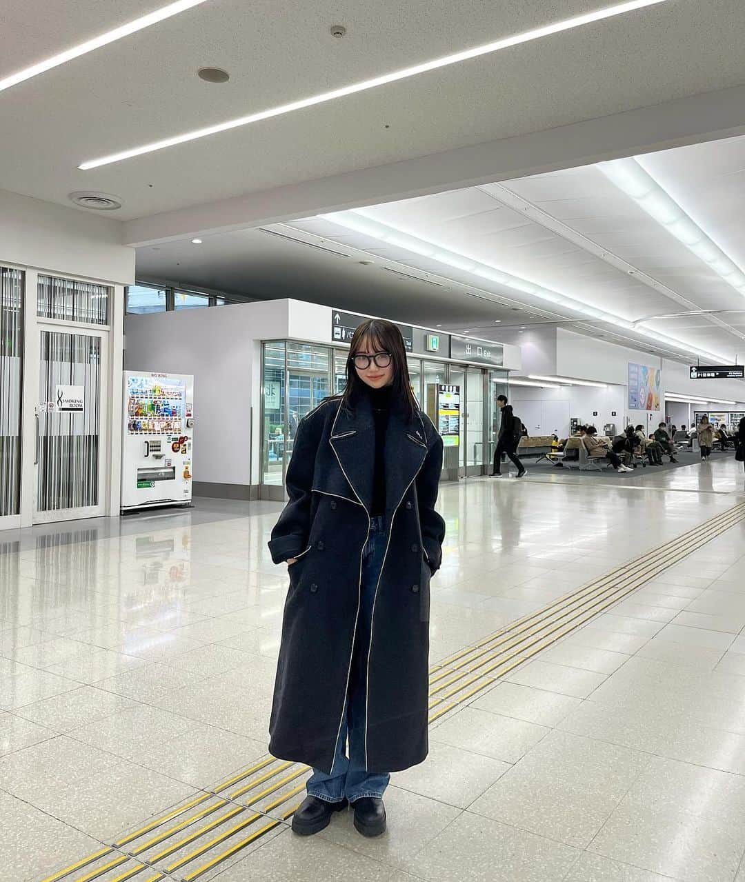 川原千里さんのインスタグラム写真 - (川原千里Instagram)「北海道行く時のコーデ😌  このメガネGUなんやけどお気に入り🤣🫶🏻  コート聞かれたのでタグつけてます🩶  #ootd #adererror #zara #zaraコーデ #北海道旅行」12月1日 22時16分 - chisato__k4