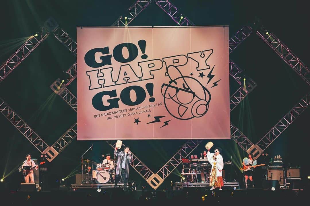 岡本啓佑さんのインスタグラム写真 - (岡本啓佑Instagram)「#gogohappyバンド #fm802 ヒロトさん、おめでとうございます！ここで演奏した事が本当に幸せな日でした。ハマくん、よんでくれてありがと 撮影 日吉"JP"純平   ヨシモリユウナ」12月1日 22時17分 - okamoto_keisuke