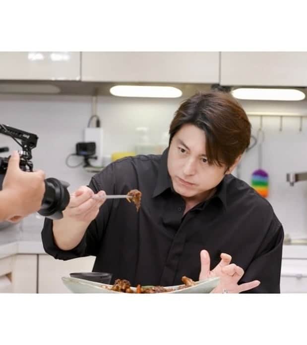 リュ・スヨンさんのインスタグラム写真 - (リュ・スヨンInstagram)「. #냠냠쪽쪽  #등갈비  #맛있게 그리고 #쉽게  레시피를 만들어봤어요.   소갈비안부러운 #돼지등갈비  #꼭해보세요  #porkribs  #k-food  #류수영레시피  #어남선생레시피   레시피는 👉 @funstaurant_kbs   #편스토랑 #KBS  #등갈비도할줄아는 #멋진아빠되세요🌟  #쉬워요👨🏻‍🍳 #원팬등갈비」12月1日 22時20分 - suyoung_ryu
