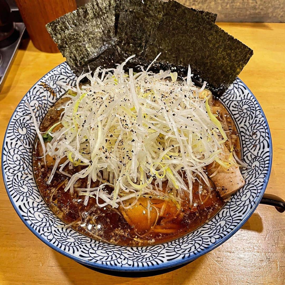Q太郎さんのインスタグラム写真 - (Q太郎Instagram)「#さいたま市#浦和区#elan#エラン#仕事前に#食事#ラーメン#まめぞうブラック#ネギトッピング#餃子#小ライス」12月1日 22時22分 - qtaro.jun