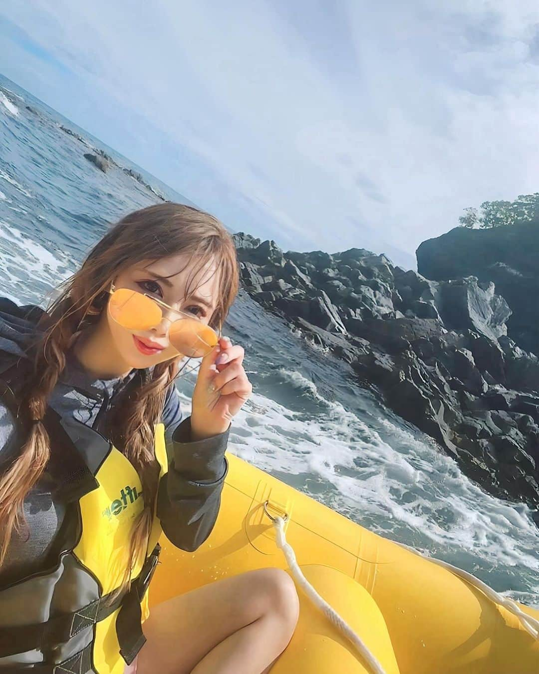 北山美奈のインスタグラム：「今年最後の海の思い出🌊小樽青の洞窟🌊 張り切って水着着てったけど お盆頃で🪼いて泳げなかった🪼 びちょびちょになれました笑🚿  #バルセロナグループ #ラウンジ凛 #札幌 #すすきの #ススキノ #キャバクラ #キャバ嬢 #キャバクラ嬢 #ニュークラブ #ニュークラ #ニュークラ嬢 #キャバ #ラウンジ #ラウンジ嬢 #ホステス #すすきのキャバクラ #すすきのキャバ嬢 #すすきのグルメ#美脚#美乳#札幌旅行 #美人 #美女 #可愛い #可愛い女の子 #博多#六本木#小樽 #青の洞窟 #青の洞窟クルーズ」