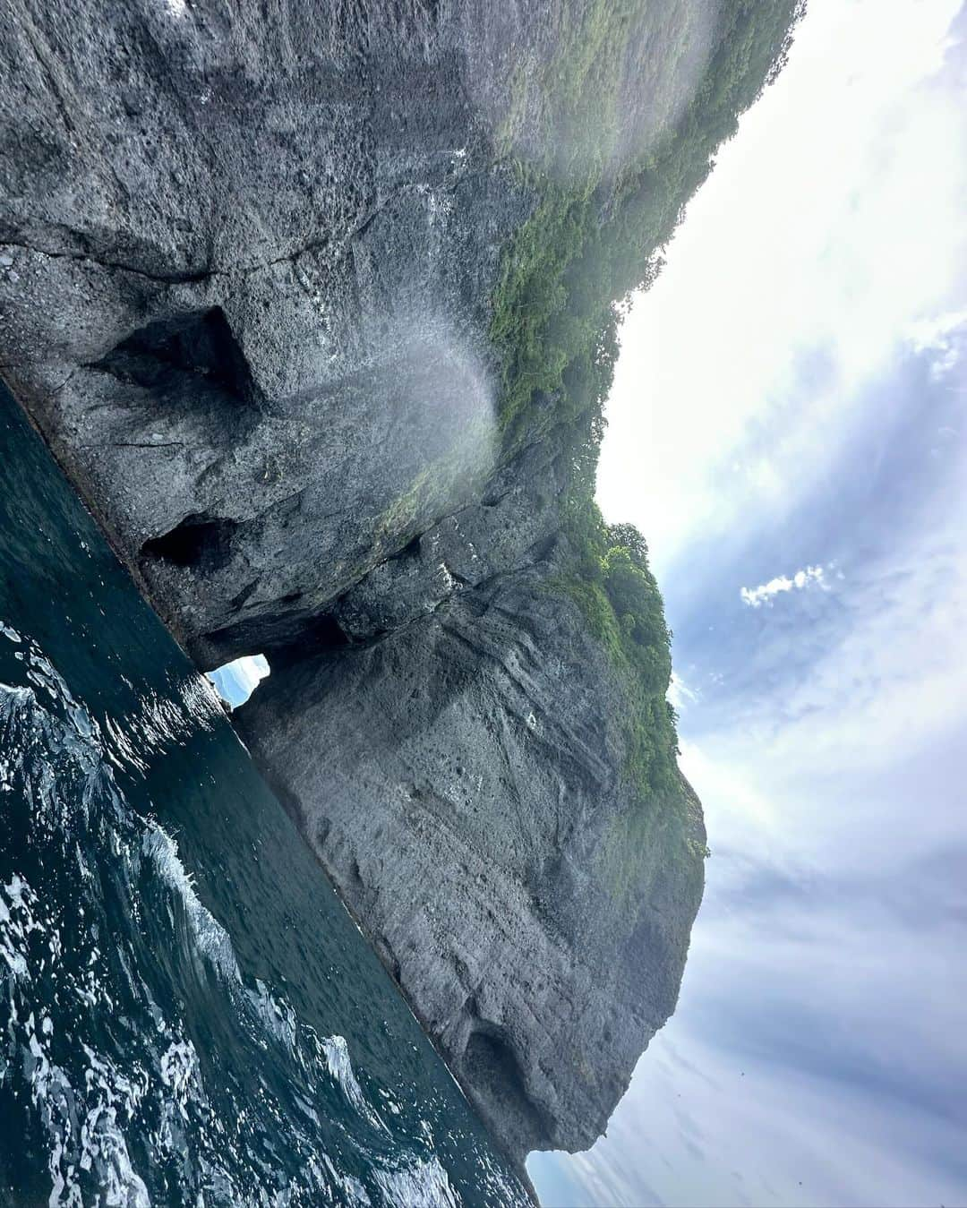 北山美奈さんのインスタグラム写真 - (北山美奈Instagram)「今年最後の海の思い出🌊小樽青の洞窟🌊 張り切って水着着てったけど お盆頃で🪼いて泳げなかった🪼 びちょびちょになれました笑🚿  #バルセロナグループ #ラウンジ凛 #札幌 #すすきの #ススキノ #キャバクラ #キャバ嬢 #キャバクラ嬢 #ニュークラブ #ニュークラ #ニュークラ嬢 #キャバ #ラウンジ #ラウンジ嬢 #ホステス #すすきのキャバクラ #すすきのキャバ嬢 #すすきのグルメ#美脚#美乳#札幌旅行 #美人 #美女 #可愛い #可愛い女の子 #博多#六本木#小樽 #青の洞窟 #青の洞窟クルーズ」12月1日 13時39分 - rin_minakitayama