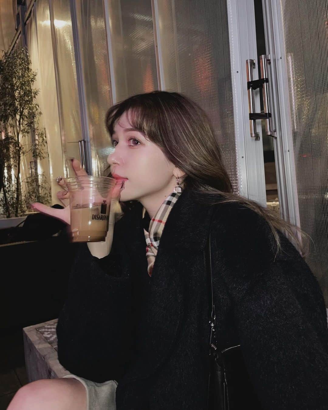峯りあなのインスタグラム：「ゆかりと共にディサローノのレセプションパーティーへ🍸  去年招待していただいた時、初めてアマレットリキュールを飲んで大好きになったお酒🫶🏻」