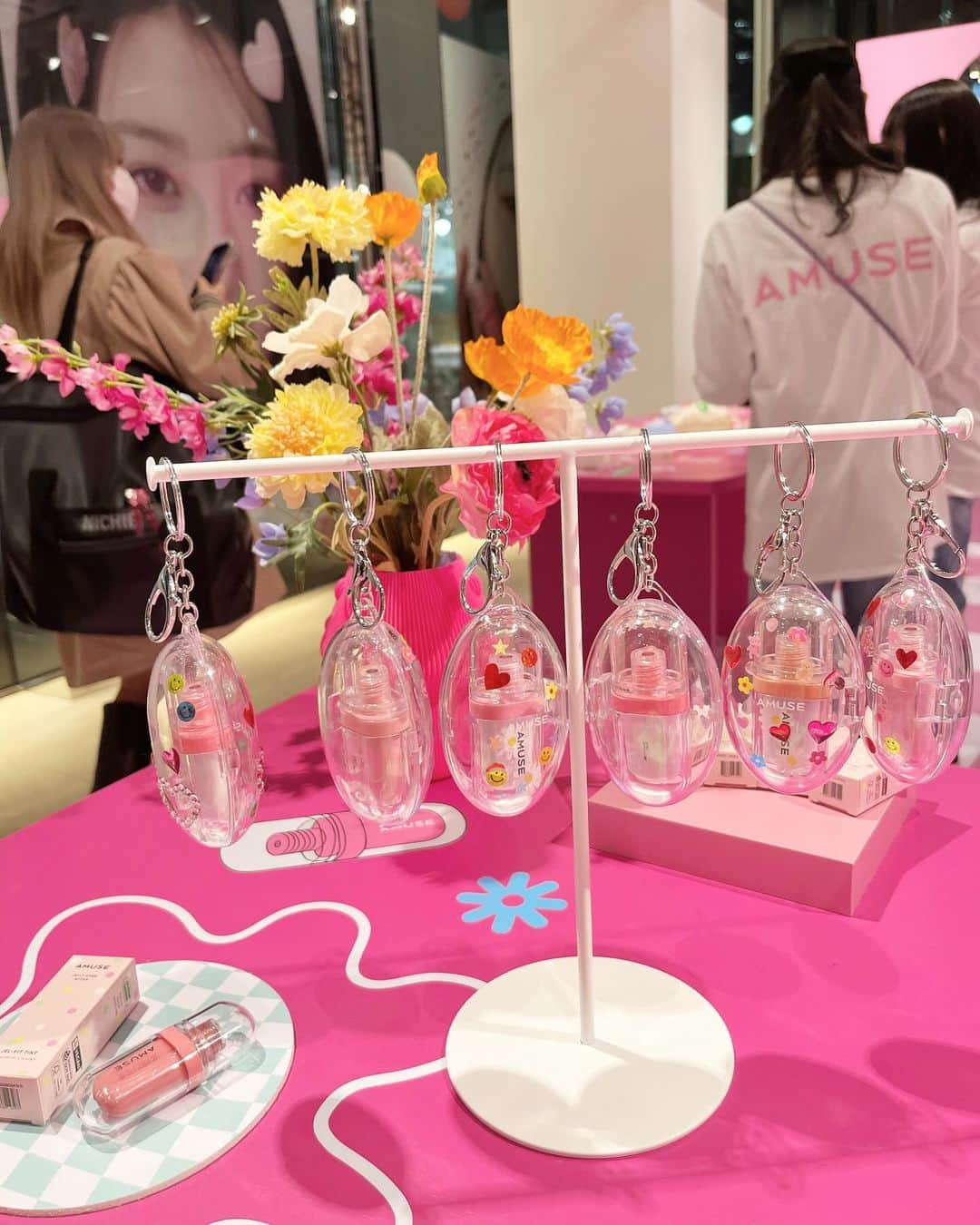 佐々木萌香さんのインスタグラム写真 - (佐々木萌香Instagram)「.  韓国のコスメブランド @amuse のイベントに参加しました。  ポップでカラフルでピンクいっぱいで かわいかったです💗💄  ジェルフィットティントは 日本限定色の「TOKYO CHERRY」  付け心地よく、発色もとても良き🥰  .  #AMUSE  #アミューズ  #ビーガンメイク #ジェルフィットティント @amuse.jp」12月1日 13時33分 - moeka_sasaki