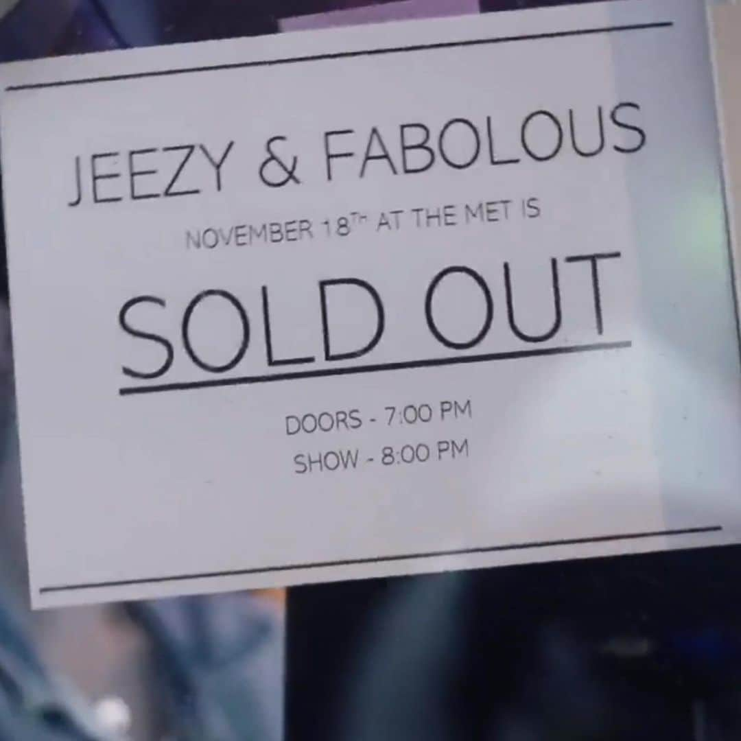 ファボラスさんのインスタグラム写真 - (ファボラスInstagram)「Birthdays was the worst days.. Now we selling out shows on the birthdate 🎈  #PHILLY  #TheMET」12月1日 13時52分 - myfabolouslife