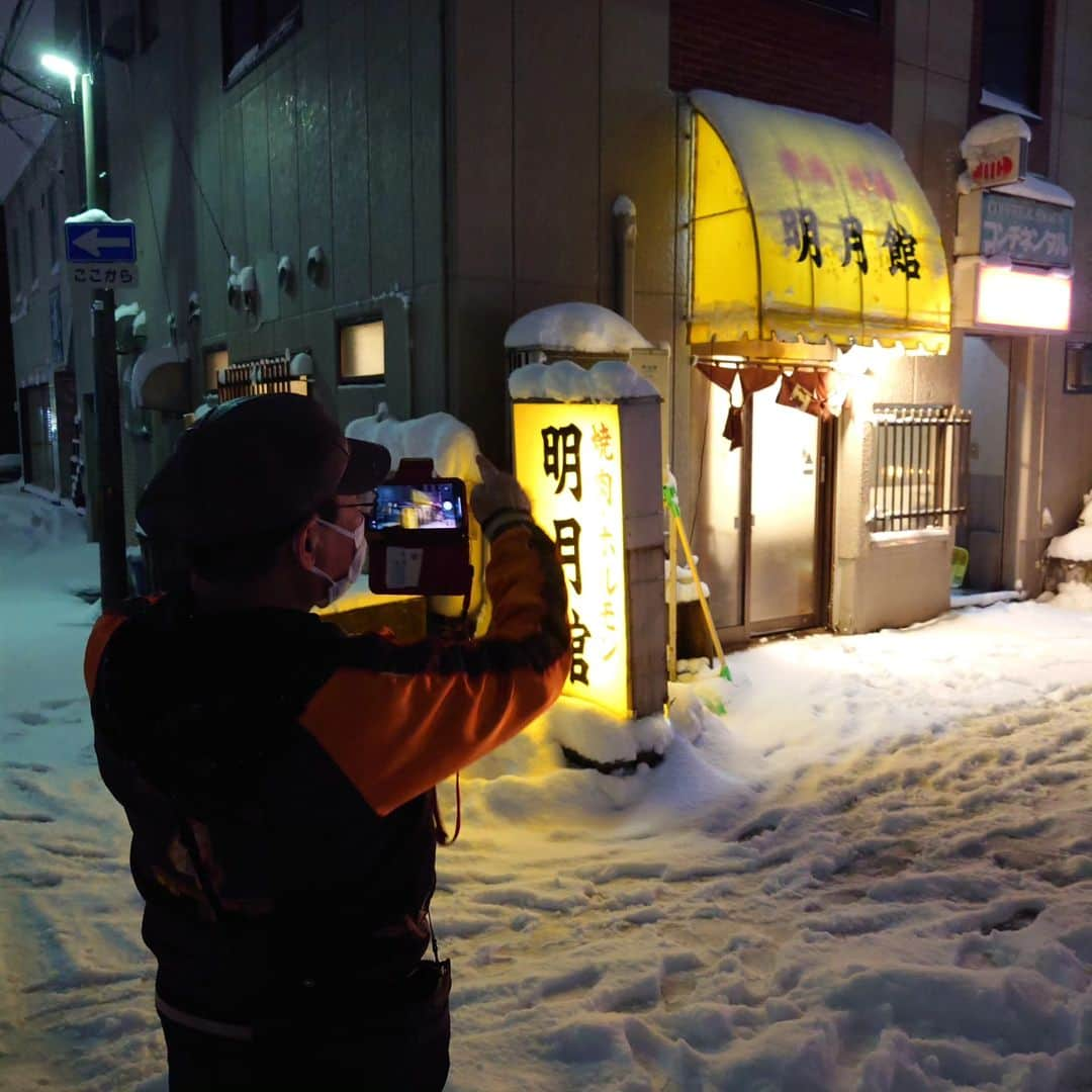 桂宮治さんのインスタグラム写真 - (桂宮治Instagram)「昨夜たい平師匠オススメの焼肉屋さんで昇太師匠にご馳走になる〜♪♪♪ めちゃくちゃ美味しかったし飲んだ飲んだ(笑) そして… テレビに自分が映ってて笑った🤣  昇吾さんも昇ちくさんもいて楽しかった〜♪ うん、良い一日✨」12月1日 14時18分 - miyajikatura