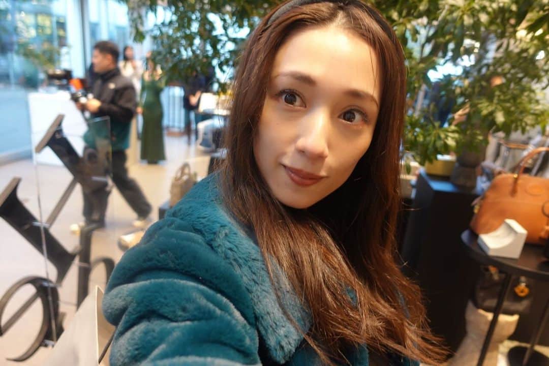 広瀬未花のインスタグラム：「@hedy_vintage   Hedy 10th anniversary party✨  世界中の質の高いヴィンテージアイテムを揃えていているhedyが10周年を迎えました！！  他のヴィンテージショップと比べても質が高く、希少性の高いアイテムの品揃えも🙆‍♀️  お店に行くと素敵な出会いがきっとありますよ...❤️  #hedy #PR #10th #anniversary」