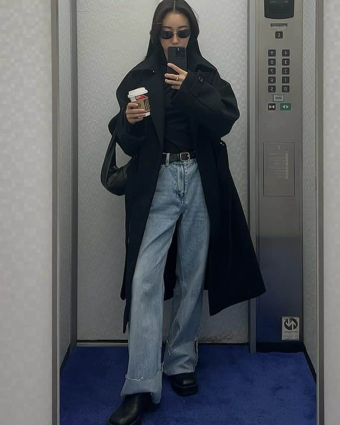 Icumi Oohamaさんのインスタグラム写真 - (Icumi OohamaInstagram)「服と髪。  denim @aic_official  coat @amenoauro  hair treatment @allys__yuna   制服のように着ているデニムとコート♩ そして髪質改善も今年納めてまいりましてサラサラ〜♩  #PR」12月1日 14時28分 - icumi___