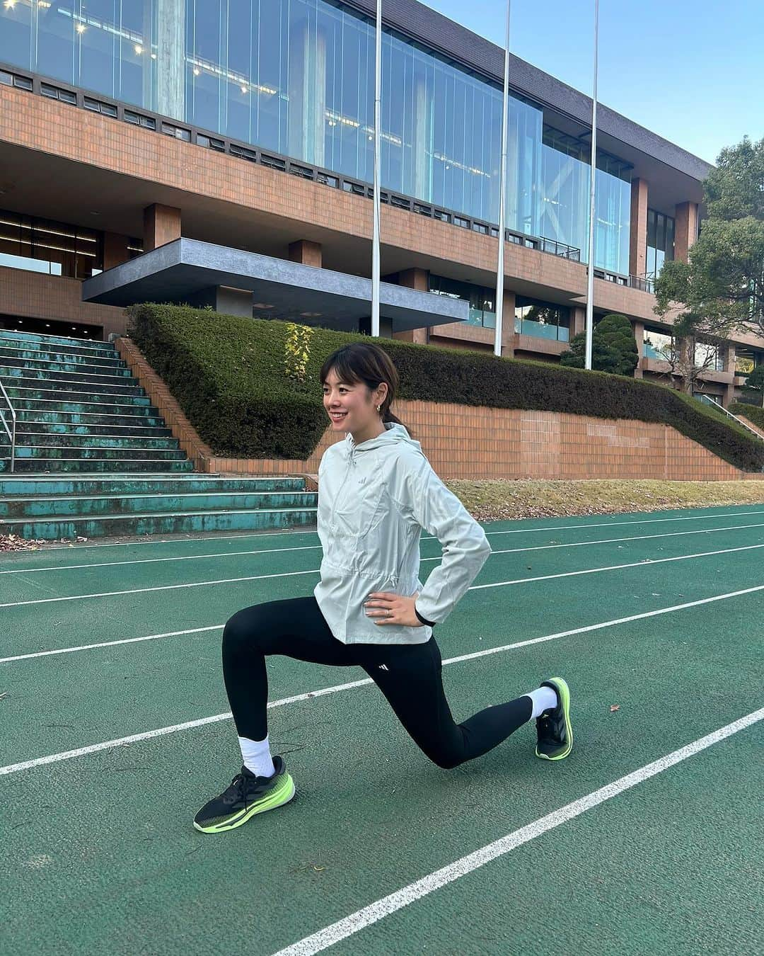 三原勇希さんのインスタグラム写真 - (三原勇希Instagram)「走れた〜！走れるようになってた〜！！！  adidasのSUPER COMFORT SUPERNOVA TOURに参加してきました🚌🍁🏕️ 新ランニングシューズ 【supernova rise】を履いて、自然の中でランニングして、マッサージ受けたり、ご飯食べたり。リフレッシュできた🍃  新シューズ、足首周りのサポートがしっかりしているし、軽さとクッションと反発のバランスが絶妙で、日々のランニングを楽しむ多くの人にフィットする、入魂の一足だと思いました🔥 快適ランとは、意識しないこと。ほんとそう！  そして私は産後2ヶ月と15日で、久しぶりにランニングができました。嬉しい〜！！！！ キロ7分くらいで、3kmほど。帝王切開の後はお腹がまだくっついていない感じがするし、傷の痛みがなかなかなくならないし、今も違和感は時々あるので、段階的に本当に少しずつ、プロのアドバイスを聞きながら運動再開していきます💪  #adidasSupernova #PR」12月1日 14時35分 - yuukimeehaa