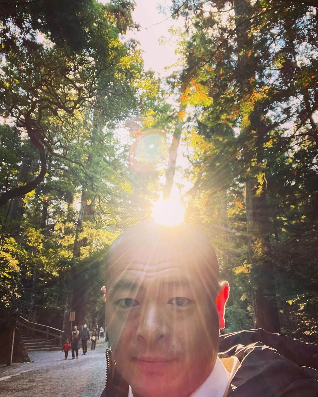 あばれる君のインスタグラム：「北斗さん健介さんご夫妻と伊勢神宮へ‼︎ そして、私にサバイバルの知識や技術をいつも伝授してくれる大師匠の1人🏕️🗡️伊勢の大先輩四方谷さんにもバッタリ会うことが出来た‼︎ 不思議な力を感じざるを得ませんでした。」