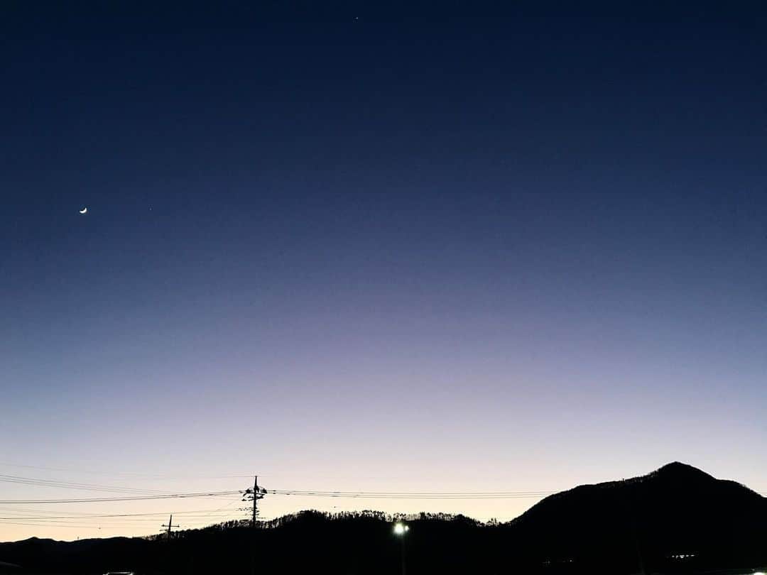 スネオヘアーのインスタグラム：「#12月　#スネオヘアー  #12月の写真は月夜野の日暮れの写真#suneohaircalender2023  #suneohair」