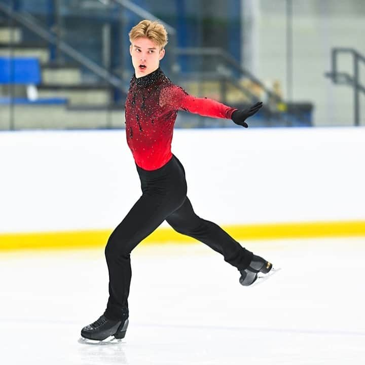 Skate Canadaさんのインスタグラム写真 - (Skate CanadaInstagram)「Day 1 at #SCChallenge24 saw some solid competition in senior men and ice dance!   Who do you think will be coming home with some hardware? 🏅  _____________  La première journée du #DéfiPC24 a donné lieu à une solide compétition chez les hommes seniors et en danse sur glace !   Selon vous, qui va remporter une 🏅 cette semaine ?   📸 @danielleearlphotography」12月1日 14時40分 - skate_canada