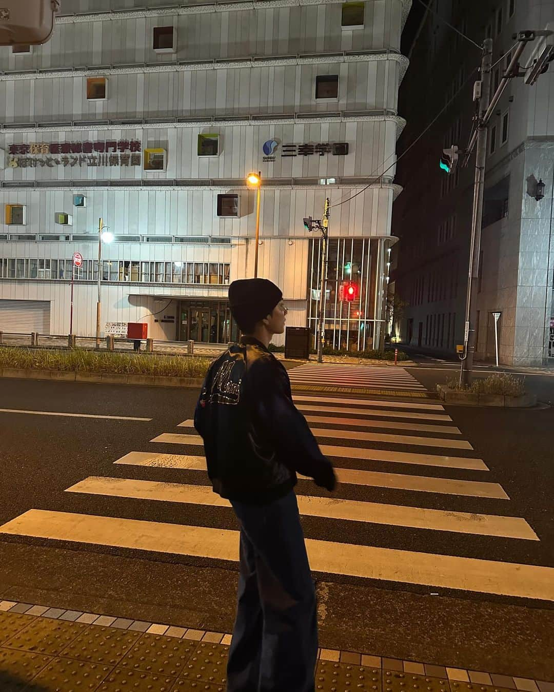 ジョシュアさんのインスタグラム写真 - (ジョシュアInstagram)「Late night walk 🌃」12月1日 14時45分 - joshu_acoustic