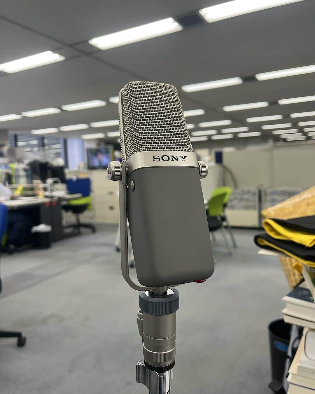 福島暢啓のインスタグラム：「🎙️ サンパチマイクを買いました。 SONYのc-38b。 かっこいい。 これでいつでも漫才出来ます！」