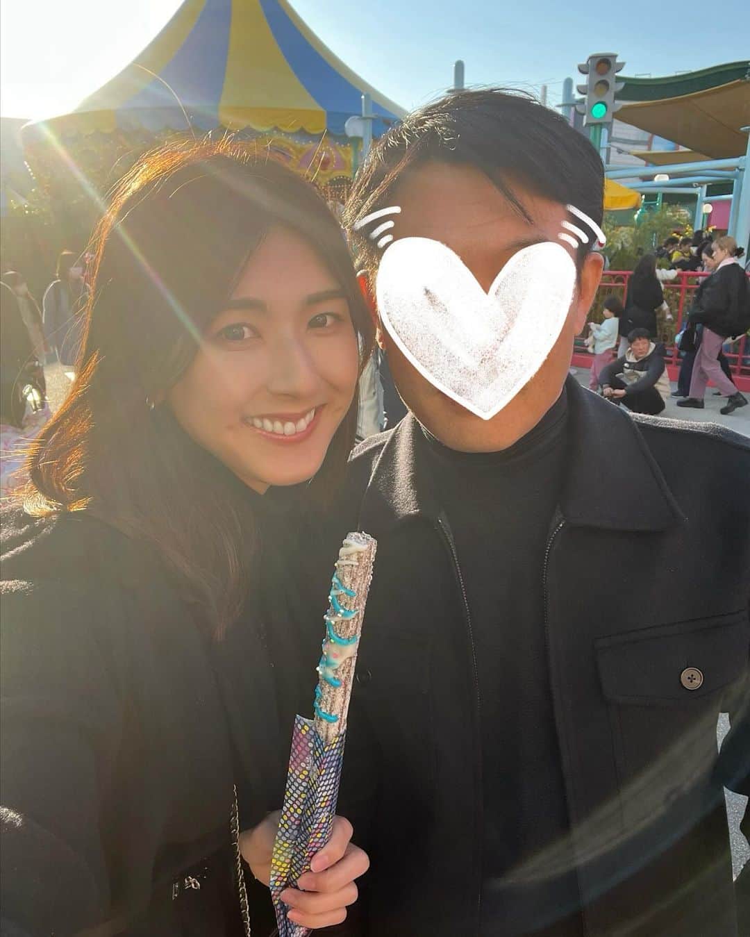 井上麻衣さんのインスタグラム写真 - (井上麻衣Instagram)「とある休日、、、、  @erika__kuno , @yuji_masuda_coach Familyと 念願のユニバに行ってきたーっ🌏💕 パークはハロウィン🎃からすっかりX'mas🎄ムードいっぱいで 子供たちより私たちの方がテンション上がってましたね😍  やっぱりUSJは大人数が楽しい☺️♪ ブラックコーデが映えてました🖤  また行こうねーっ👏  . . . . #usj#family#holiday  #ユニバ#ユニバーサルスタジオジャパン#universalstudiosjapan  #家族コーデ#子供のいる暮らし#女の子ママ#男の子ママ #ママコーデ#ブラックコーデ#ママ友#4児の母#4児のママ」12月1日 14時54分 - mai_inoue