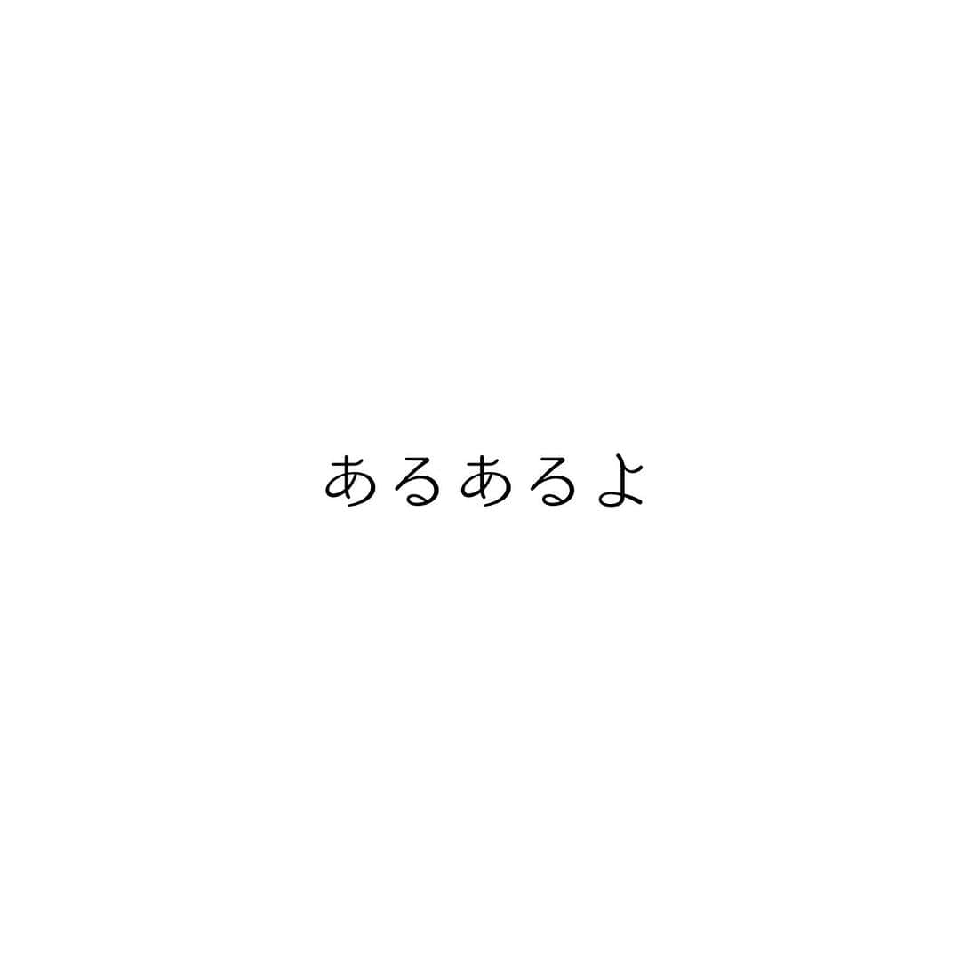 堀ママさんのインスタグラム写真 - (堀ママInstagram)「寒くなって 冷やされてるはずなのに ほてりの症状がひどくなる人 意外と多いのよね  これって下半身の冷えが原因なの 漢方では下半身の腎の位置に 生命の火があるんだけど その火は下半身が冷えると 居心地が悪くなって 上へ上へと昇っていくのよ  そのせいで 上半身が熱くなるの  更年期のホットフラッシュに限らず 下半身は冷えて 上半身が熱くなる 【冷えのぼせ】って意外と多いわ  いわゆる初期老化の症状でもあって 生命の火が削られて 若さの消耗にもつながる ケースもあるのよねー  しっかり下半身を温めて 上の方にさまよいでた生命の火を 下に呼び戻してちょうだいね  冷えのぼせの症状改善 =アンチエイジングよ うふふ  #冷えのぼせ #冷え性 #冷え #のぼせ #ホットフラッシュ #老化 #更年期 #漢方 #薬膳   #大丈夫」12月1日 14時59分 - hori_mama_